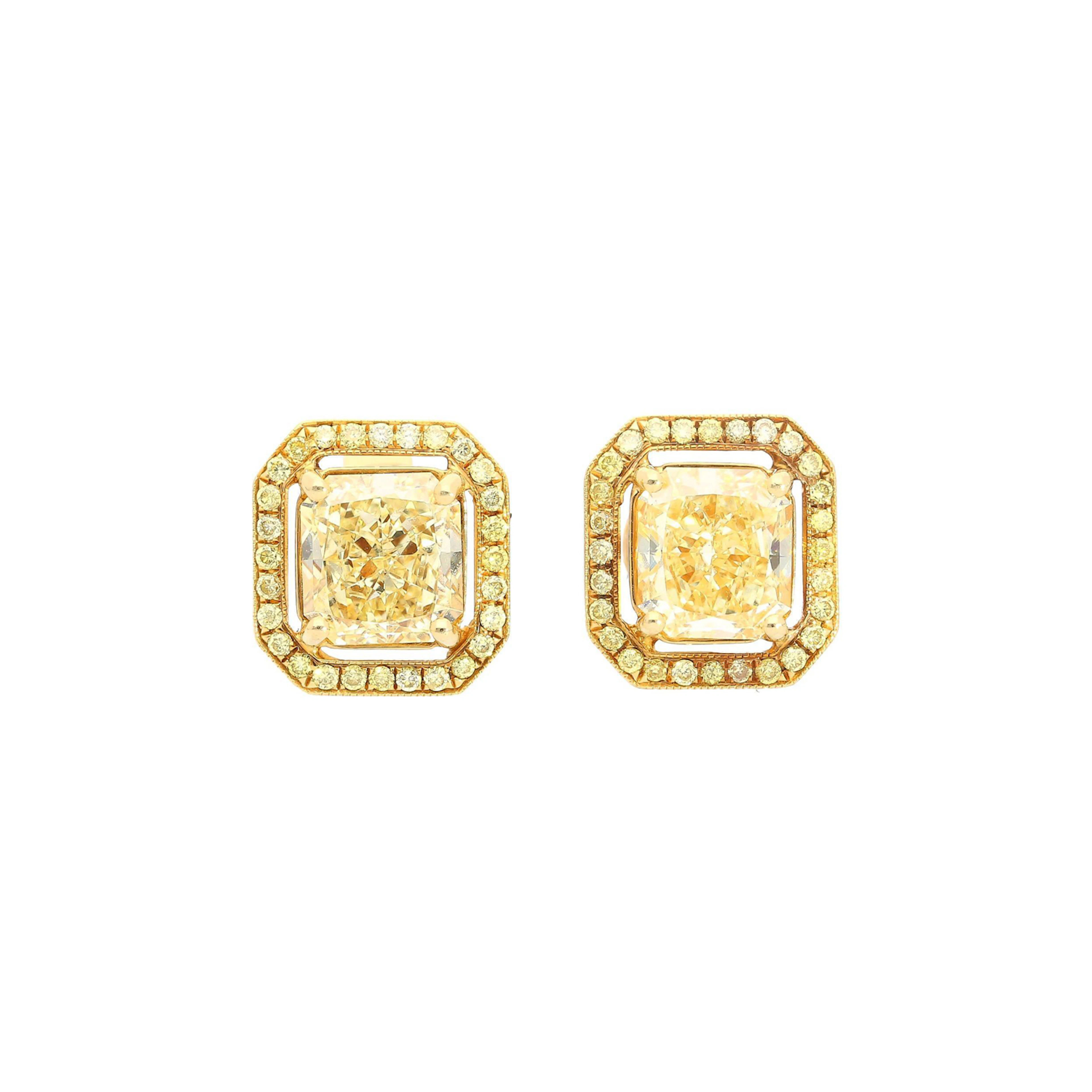 Gold, 2.92ctw Radiant Cut Fancy Light Yellow Diamond and Yellow Diamond