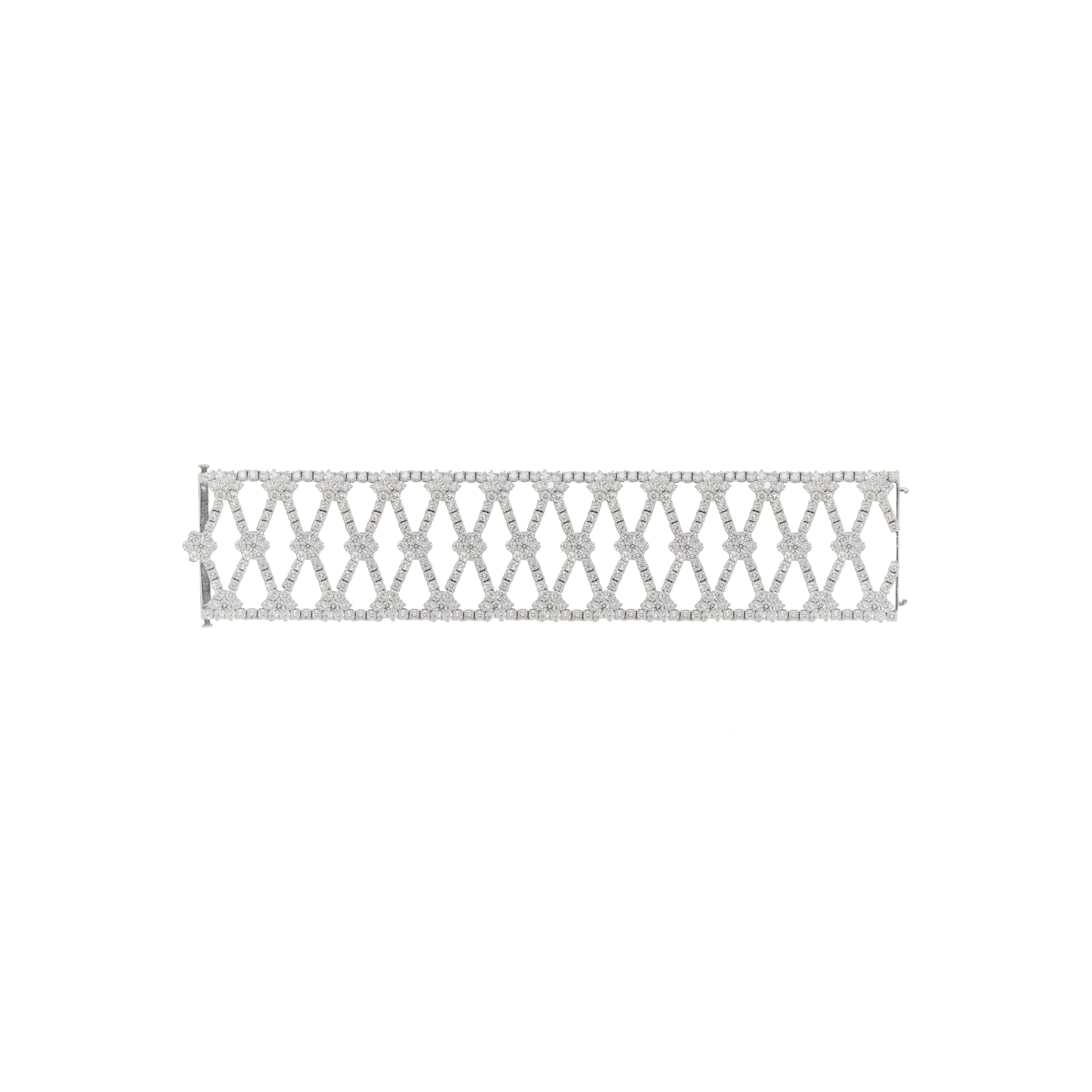 White Gold and 30.30ctw Round Brilliant Cut Diamond Bracelet