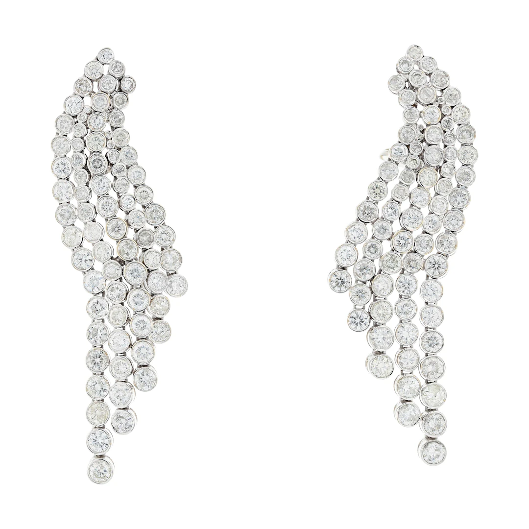 Paire de pendants d'oreille diamants | Pair of diamond pendant earrings