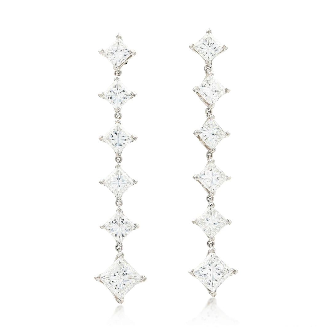 Paire de pendants d'oreille diamants | Pair of diamond pendent earrings