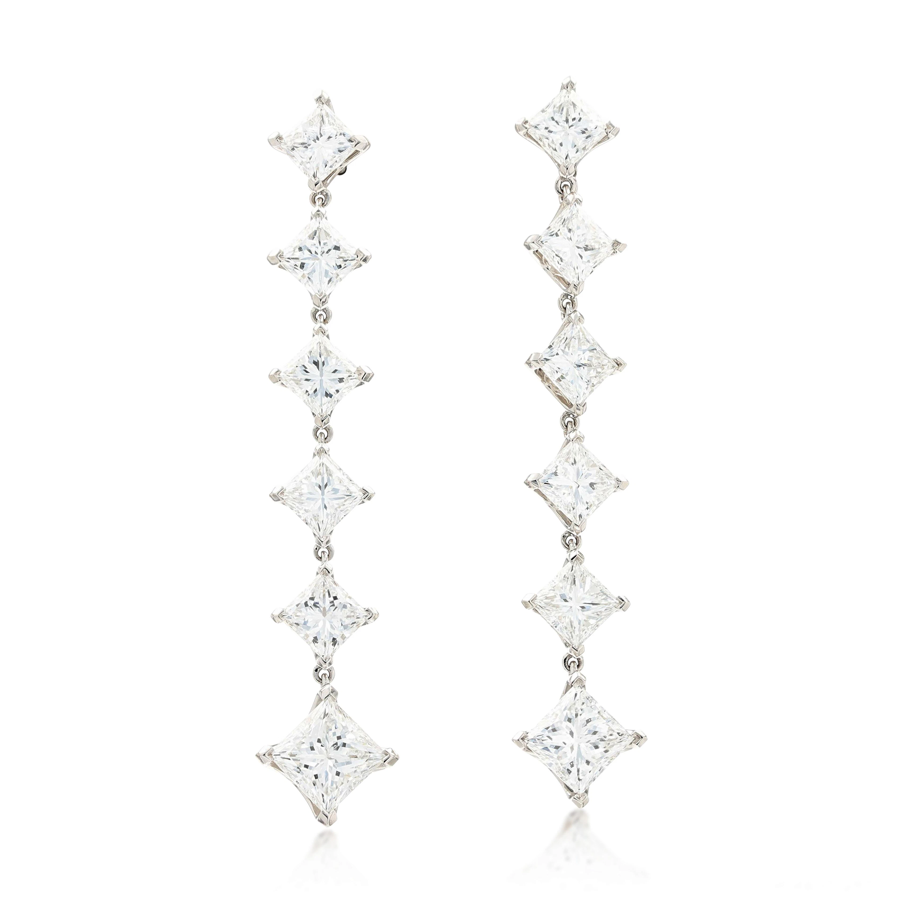 Paire de pendants d'oreille diamants | Pair of diamond pendent earrings