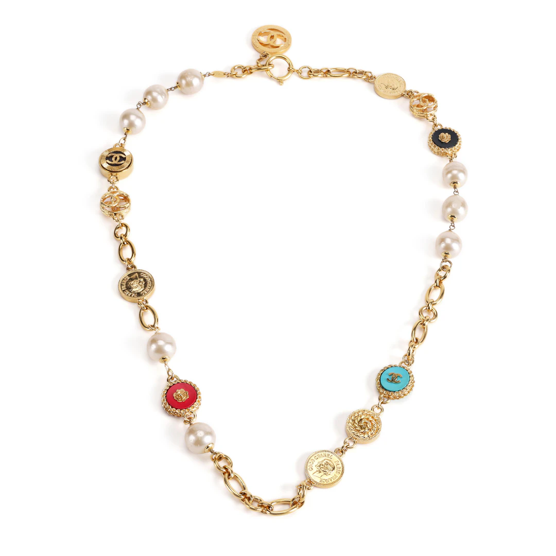 Blue, Red and Black Resin Imitation Pearl CC Logo Coin Charm Station