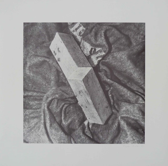 Object on Cloth from Nine Objects | Neun Objekte