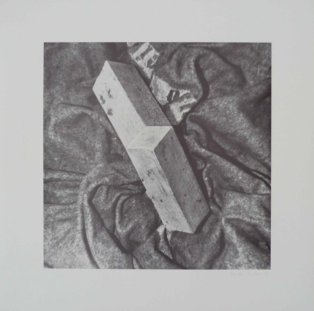 Object on Cloth from Nine Objects | Neun Objekte