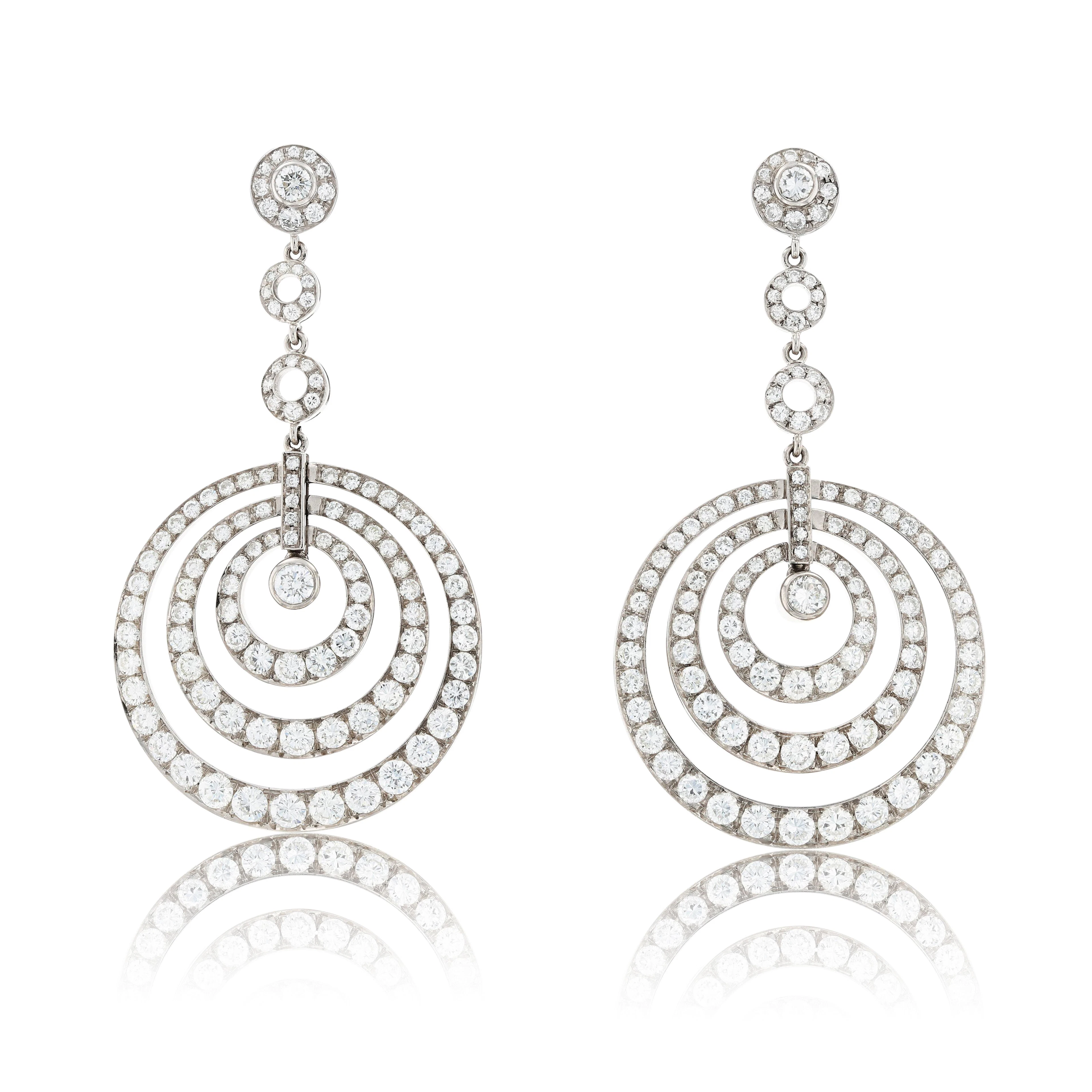 Paire de pendants d'oreille diamants | Pair of diamond earrings