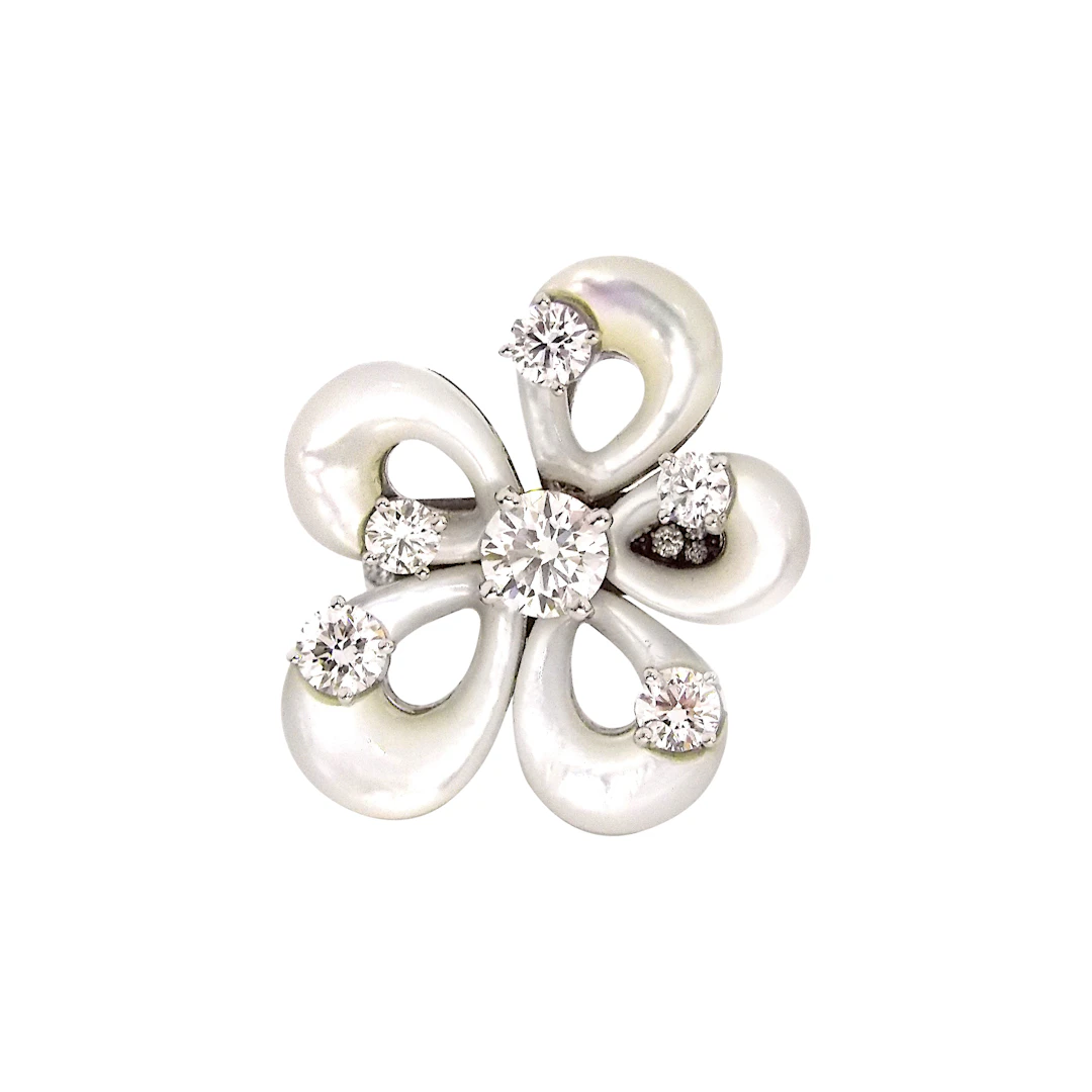 White Gold, Mother of Pearl and Diamond Flower Ring