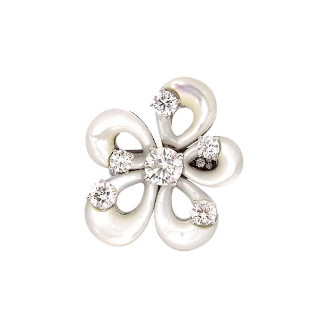 White Gold, Mother of Pearl and Diamond Flower Ring