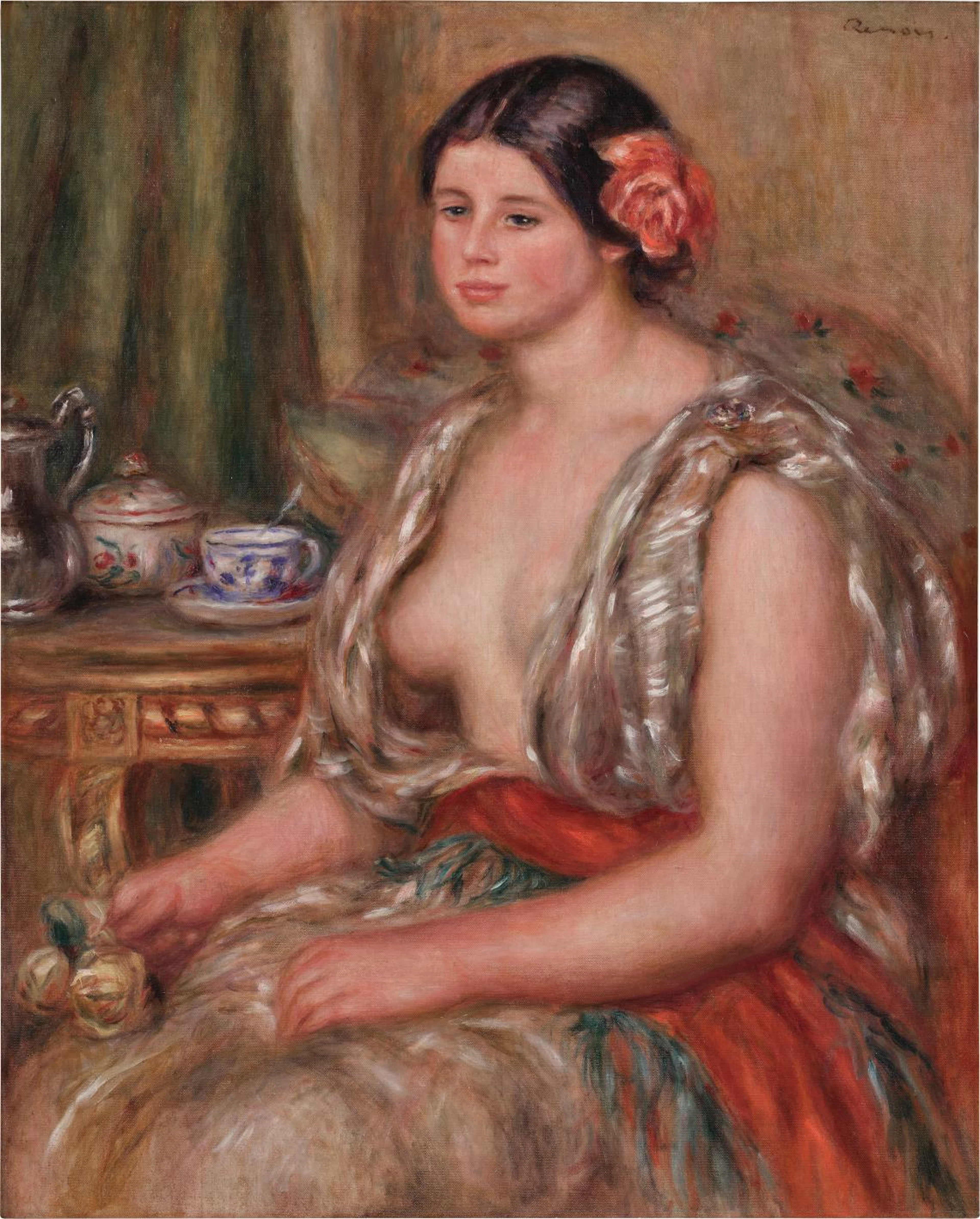Jeune femme en costume oriental devant une table à thé