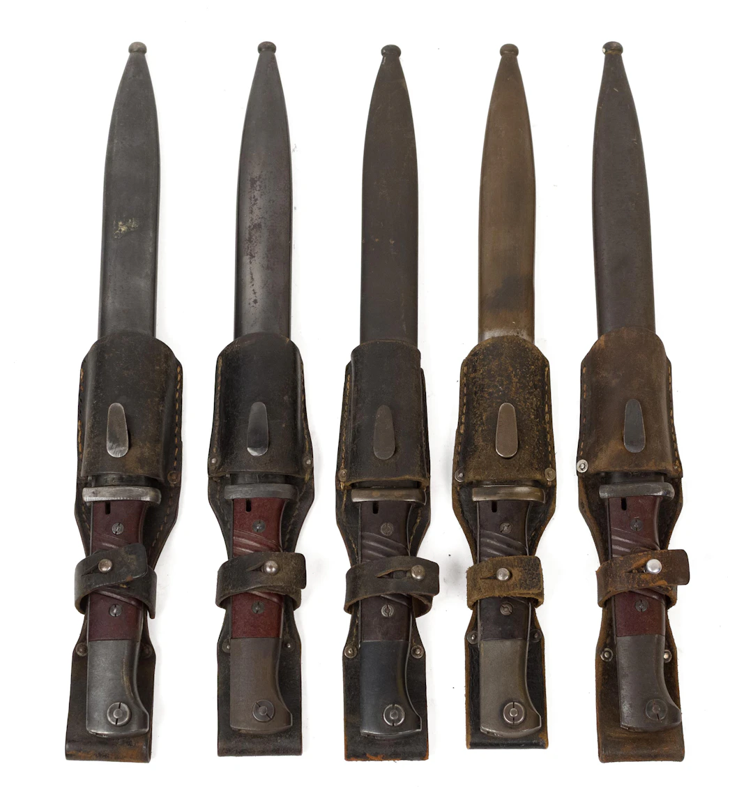 FIVE 20TH C. GERMAN K98 MAUSER BAYONETS.