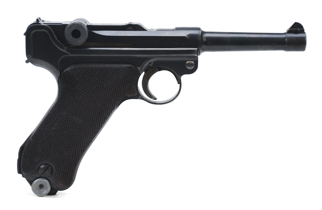 MAUSER S/42 LUGER 9MM SEMI-AUTO PISTOL WITH HOLSTER.