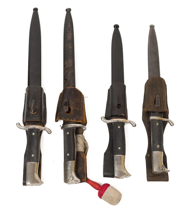 FOUR 20TH C. GERMAN DRESS BAYONETS.