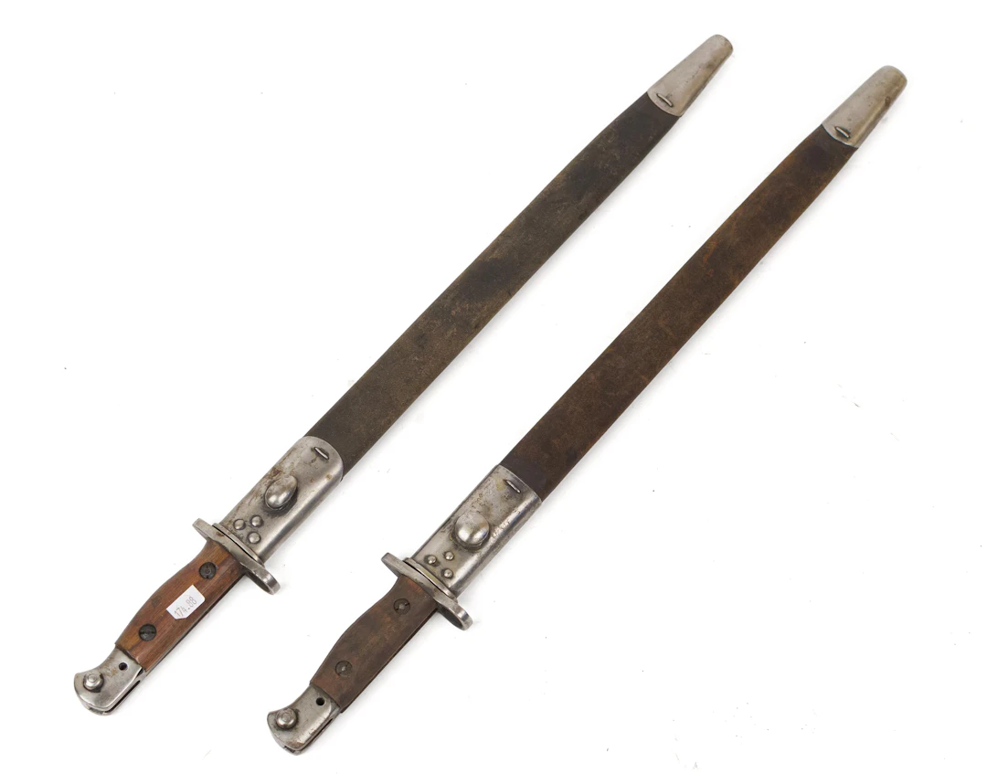 TWO BRITISH PATTERN 1907 BAYONETS WITH SCABBARDS.