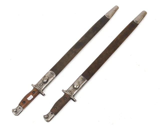 TWO BRITISH PATTERN 1907 BAYONETS WITH SCABBARDS.
