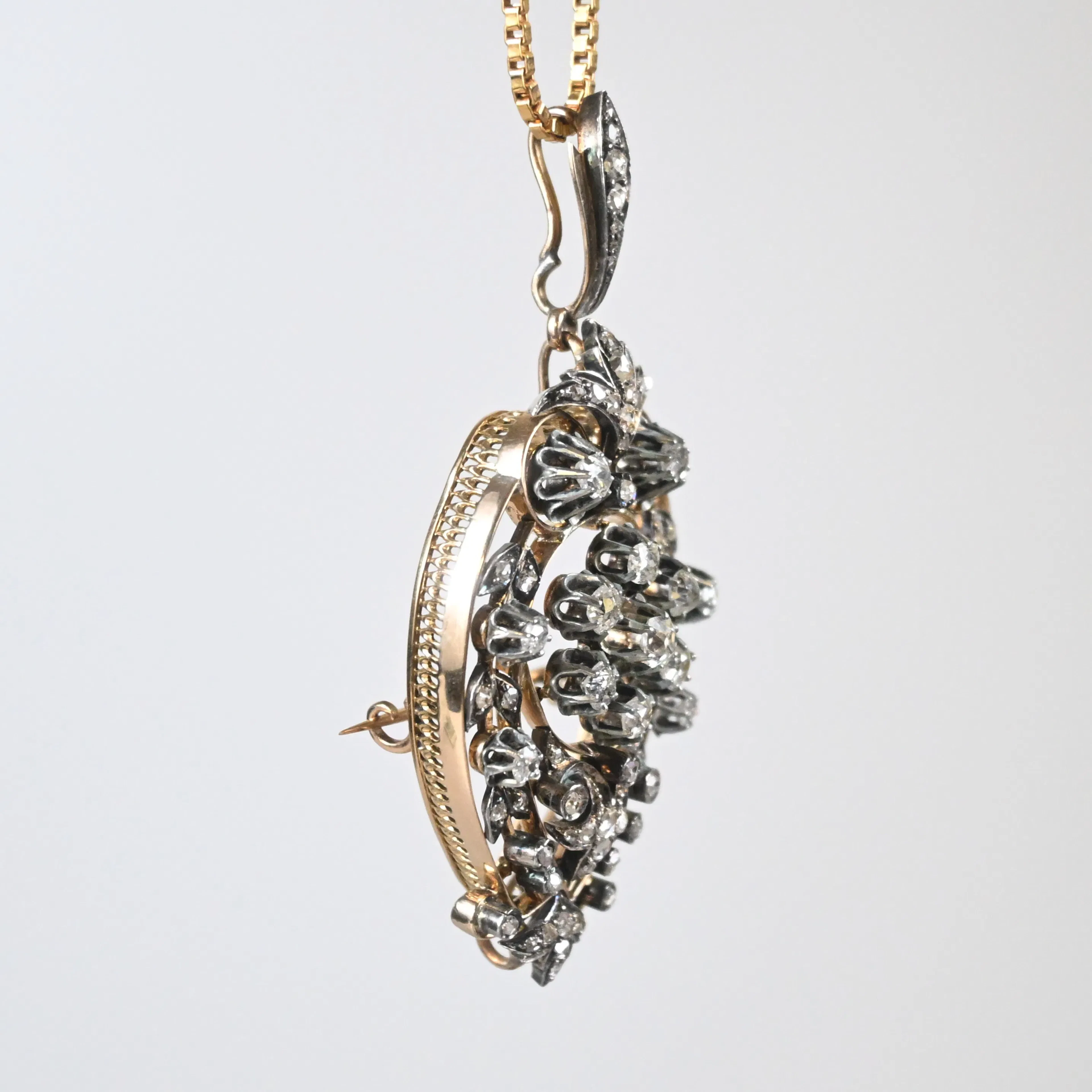 Brosch/hänge, diamanter, 18k guld, omkring år 1900.