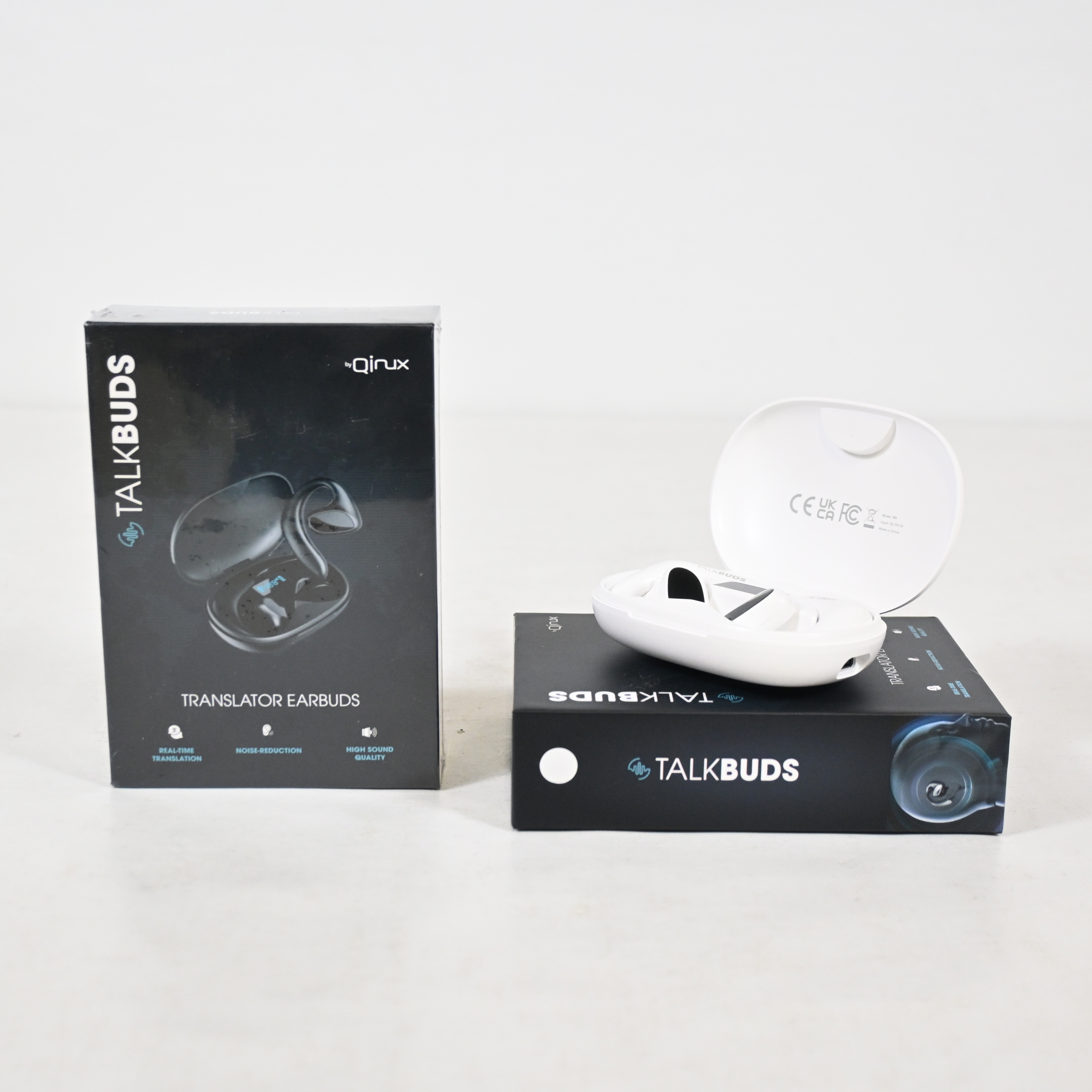 Översättningshörlurar, två par, TalkBuds, Qinux.