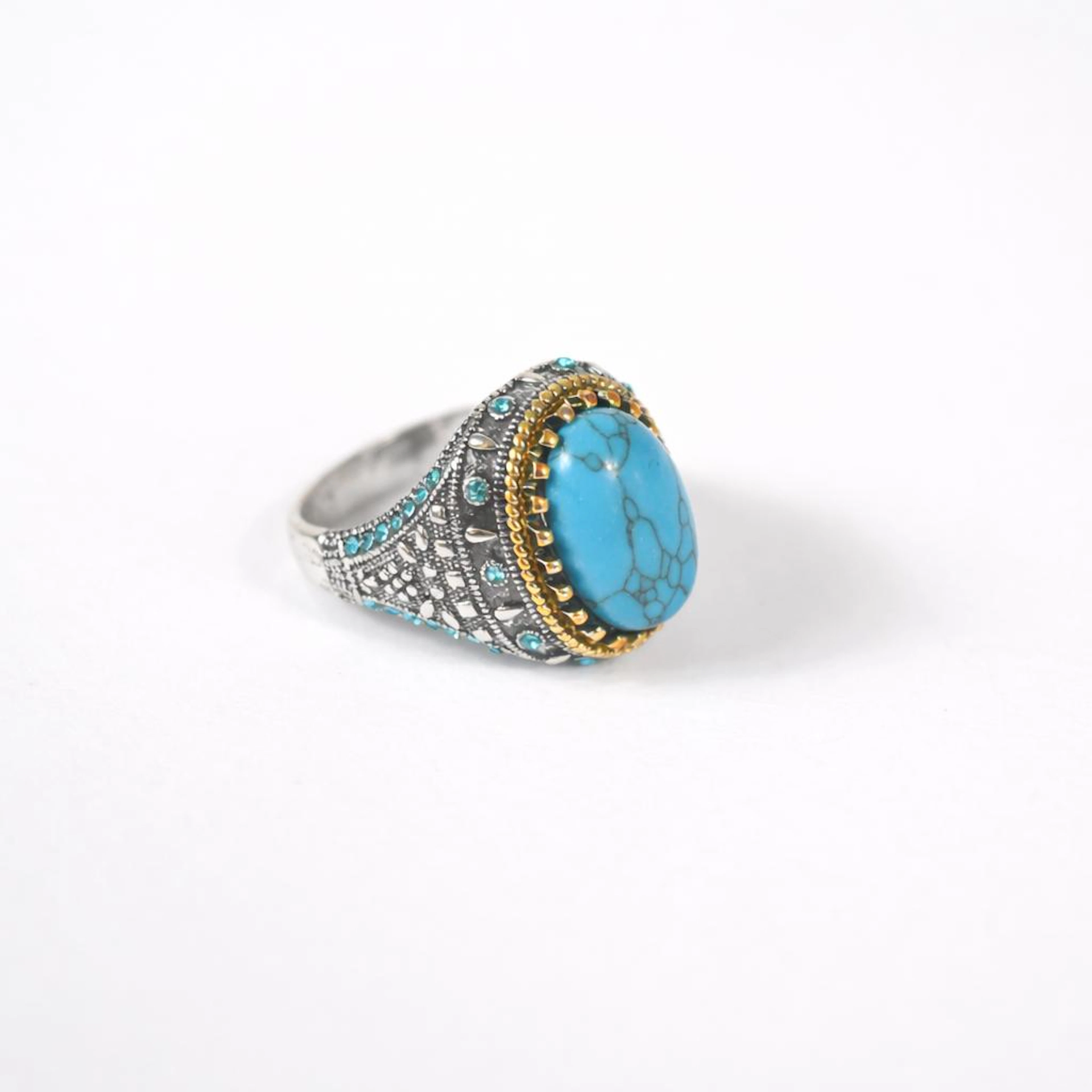 Ring, med zirkon och turkos.