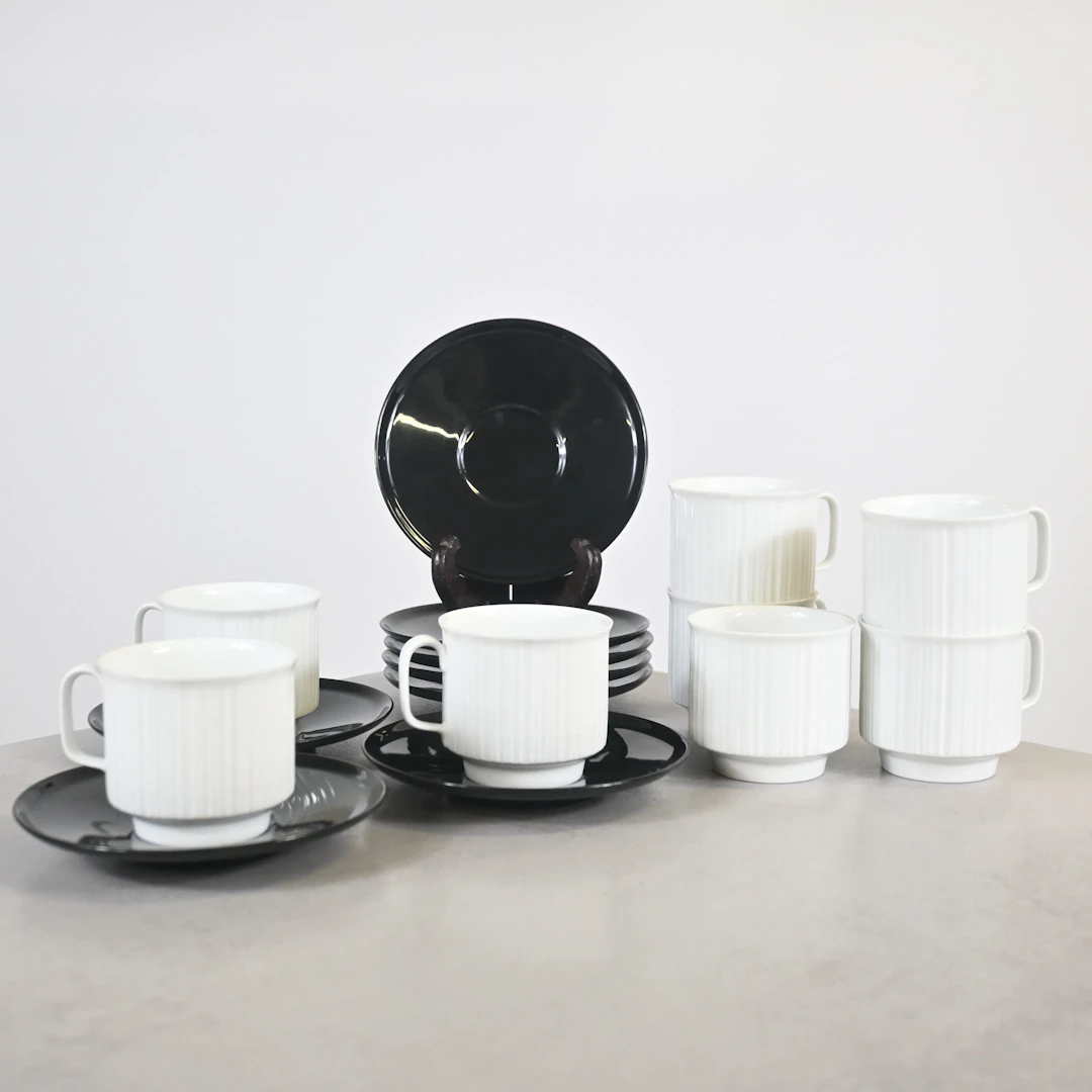 Tapio Wirkkala, koppar med fat, 8st, "Variation", Rosenthal.