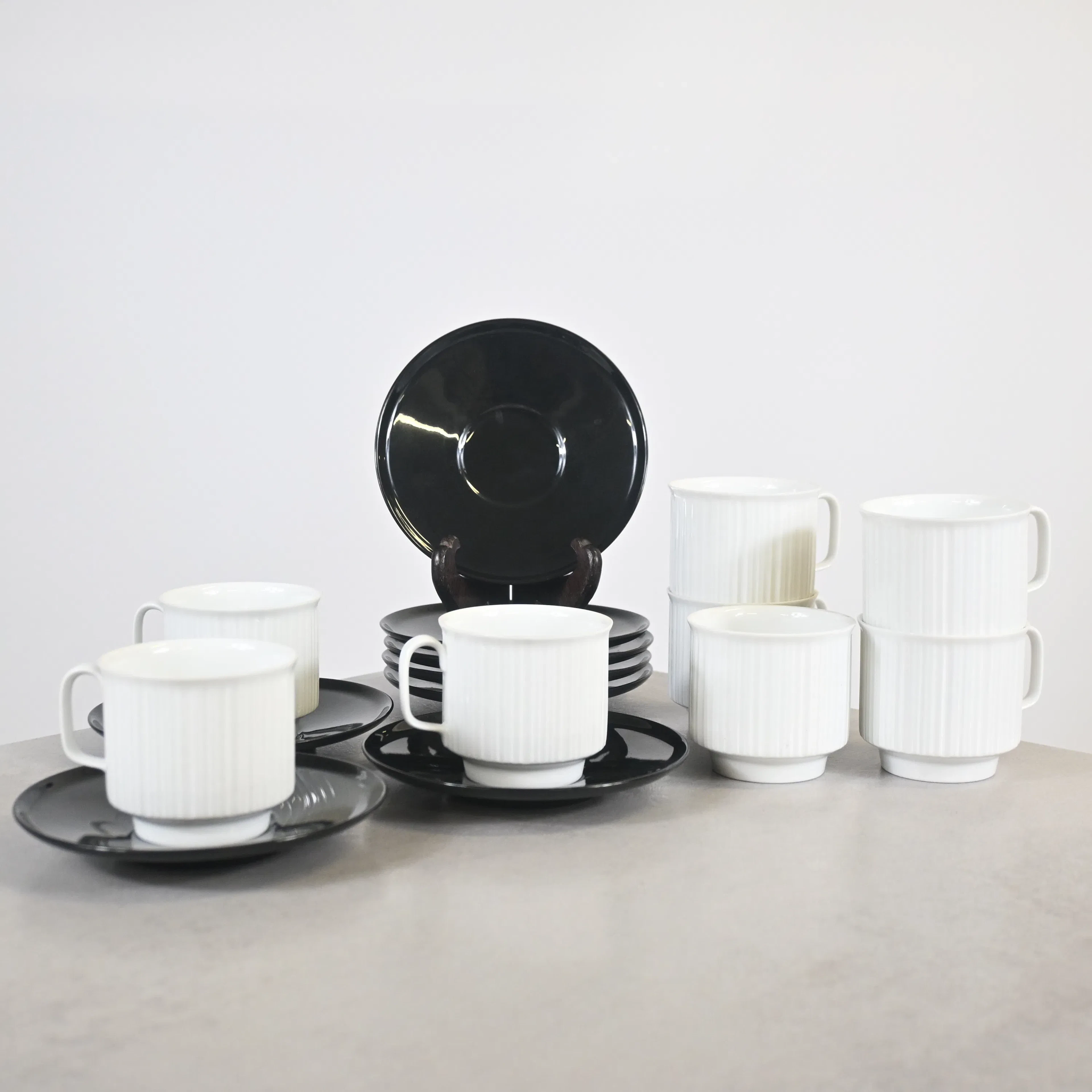 Tapio Wirkkala, koppar med fat, 8st, "Variation", Rosenthal.