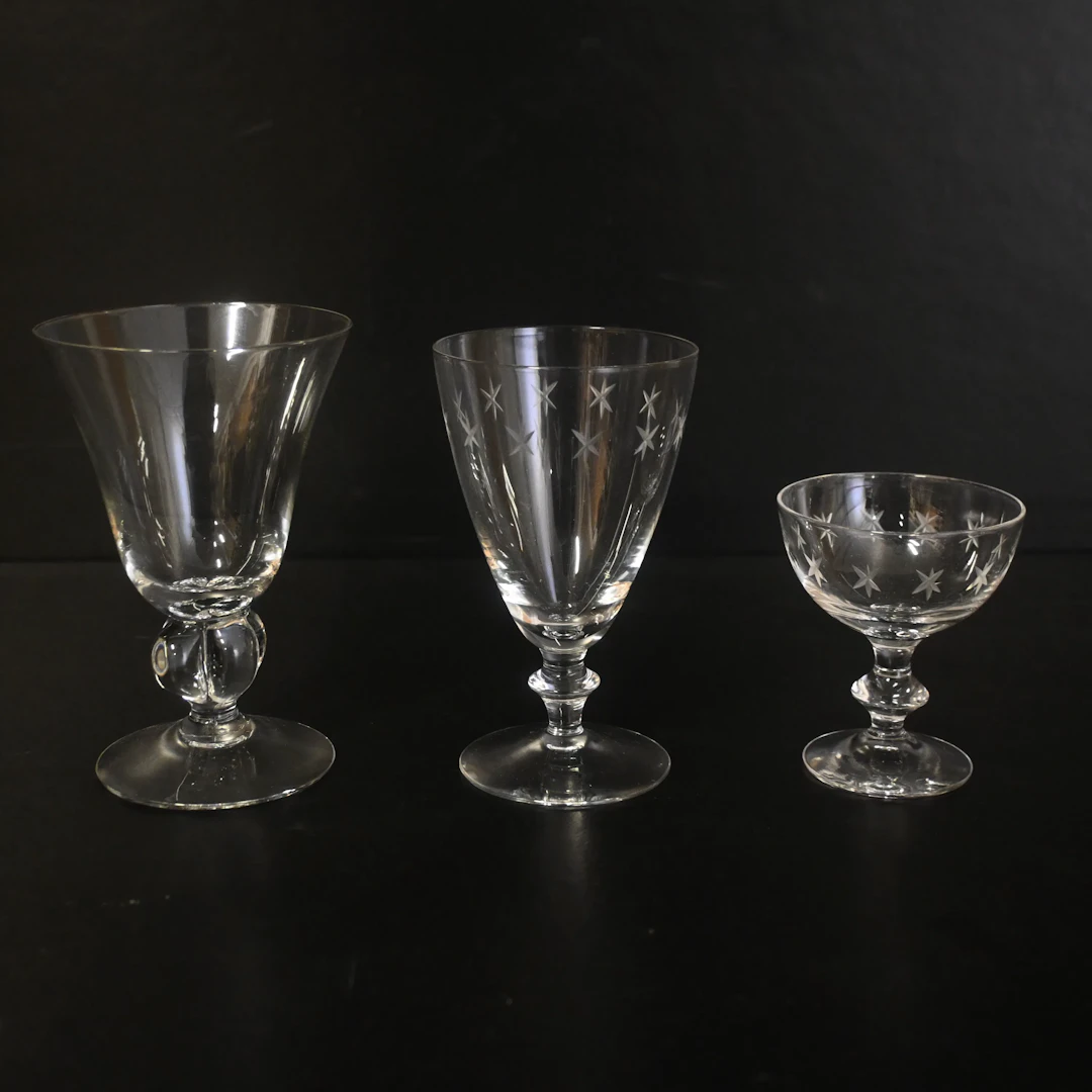 Glasservisdelar, 22 delar, 1900-talets första hälft.