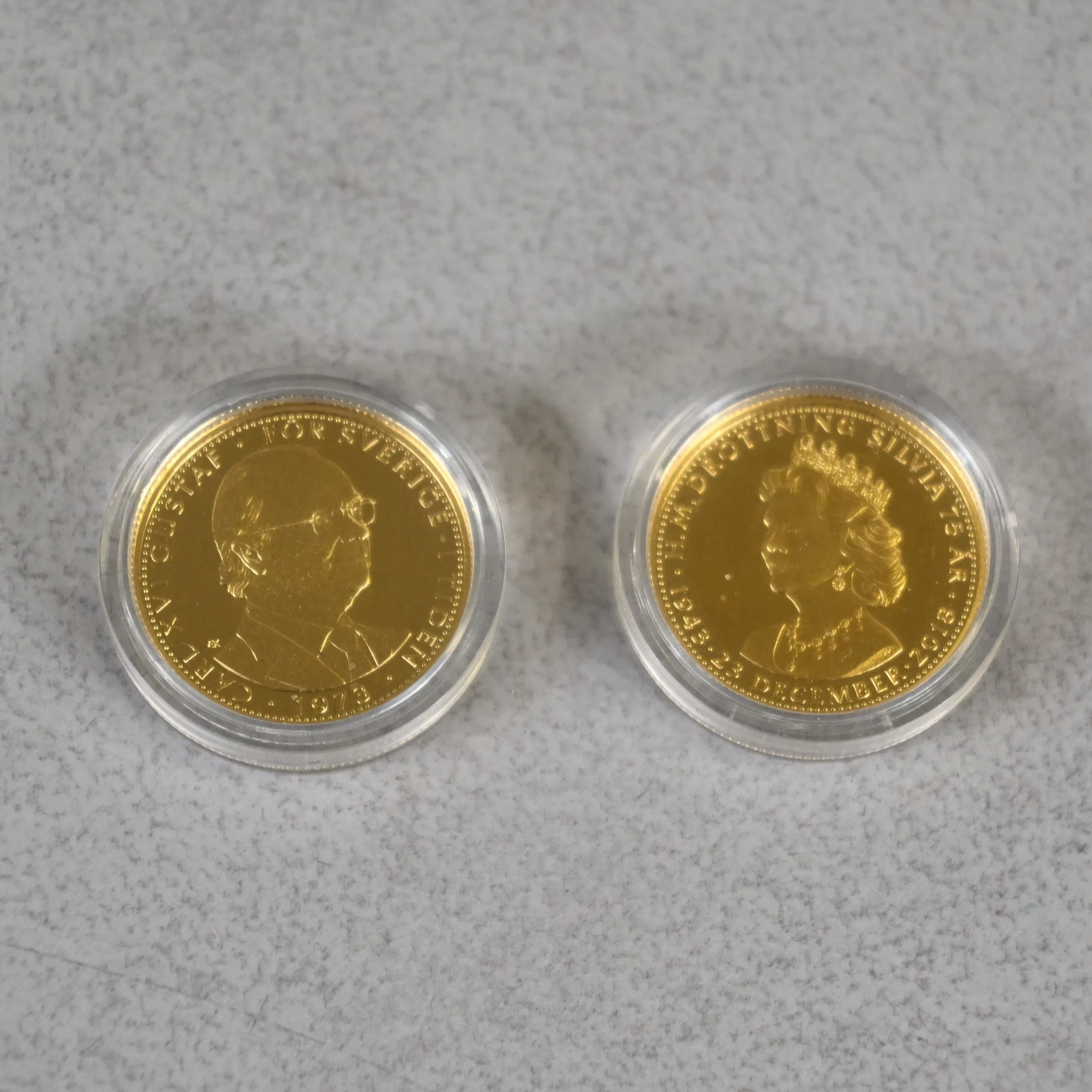 Medaljer, 2st, 24k guld, Kungariket Sverige.