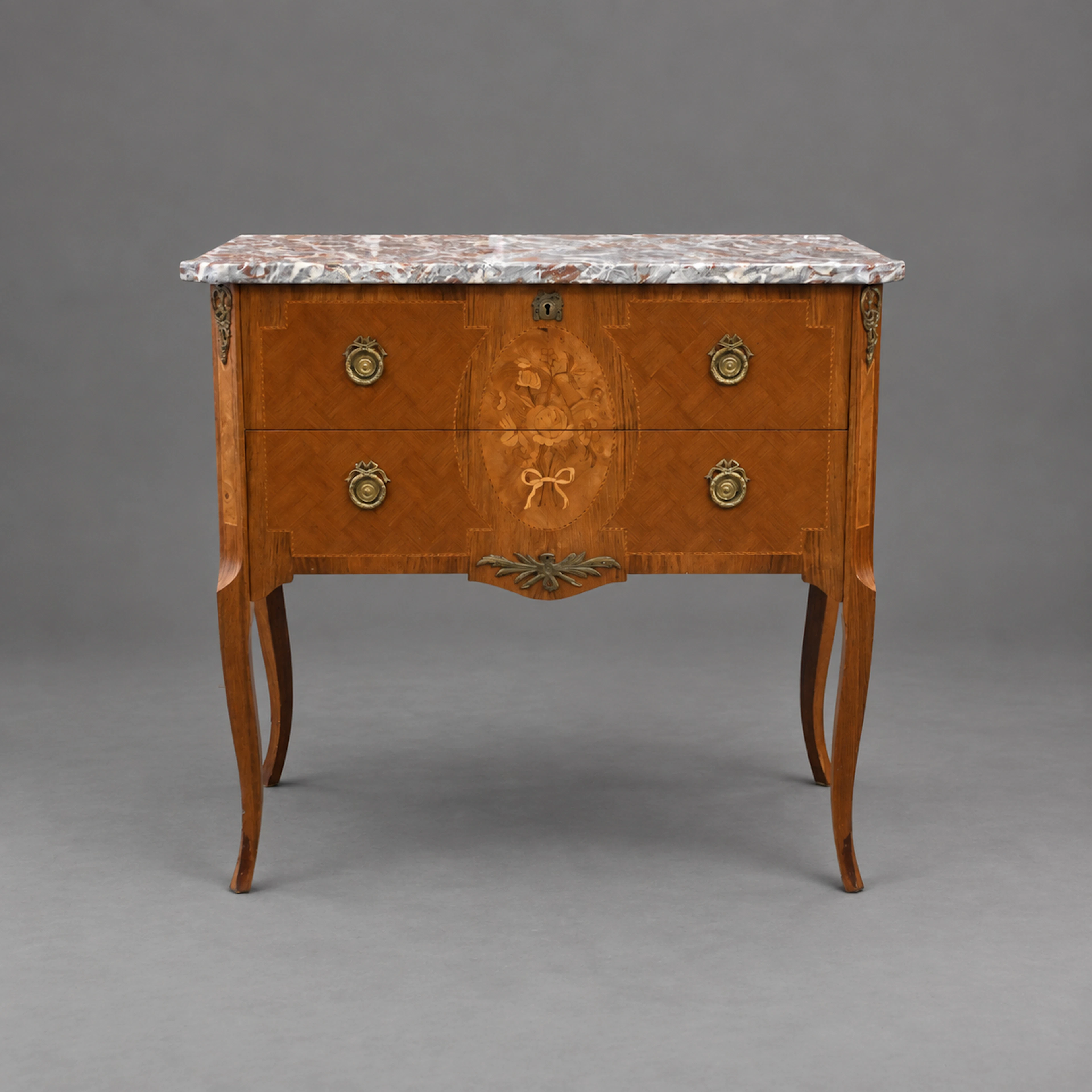Byrå, Louis XVI-stil, 1900-tal.