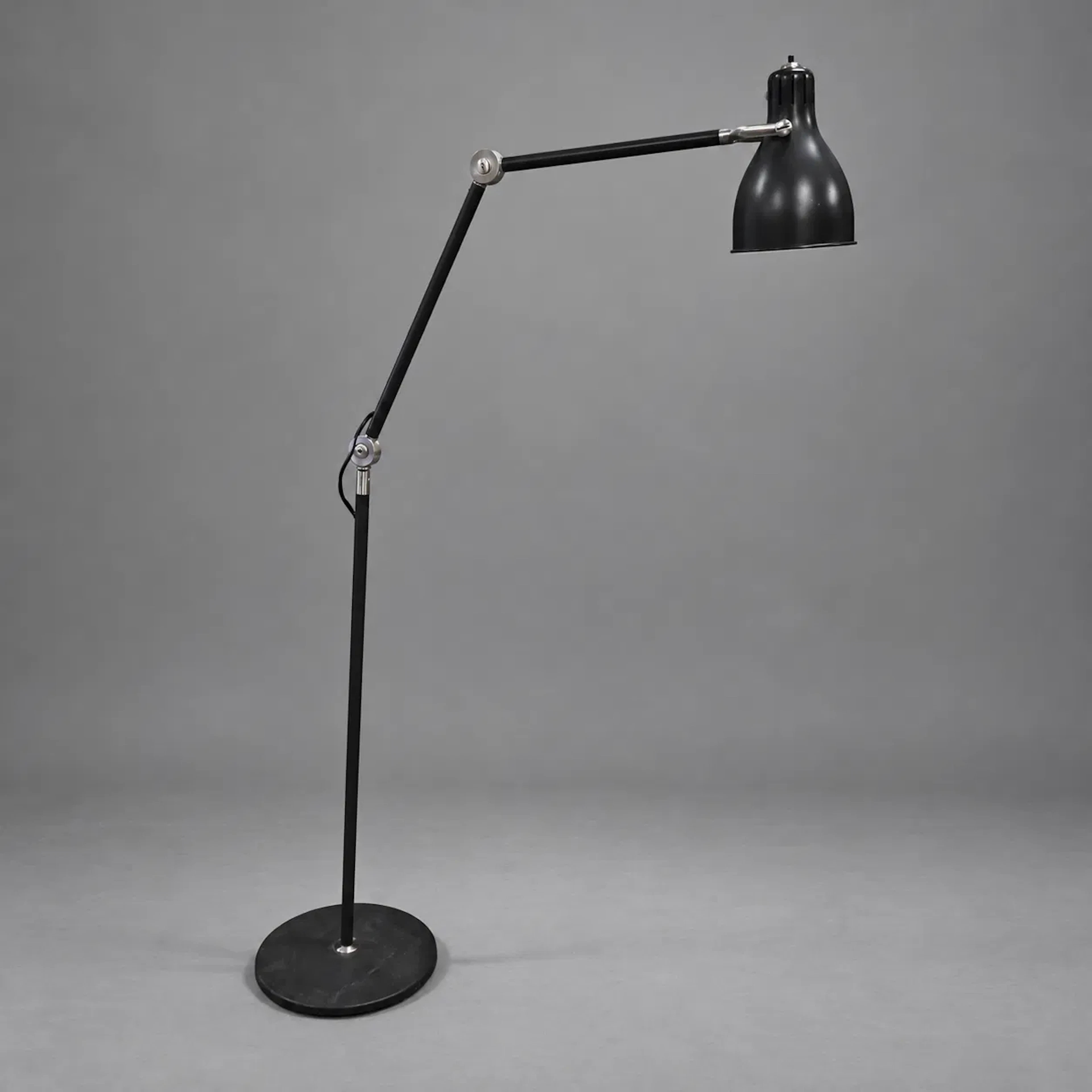 Golvlampa, lackerad metall, Ikea, samtida.