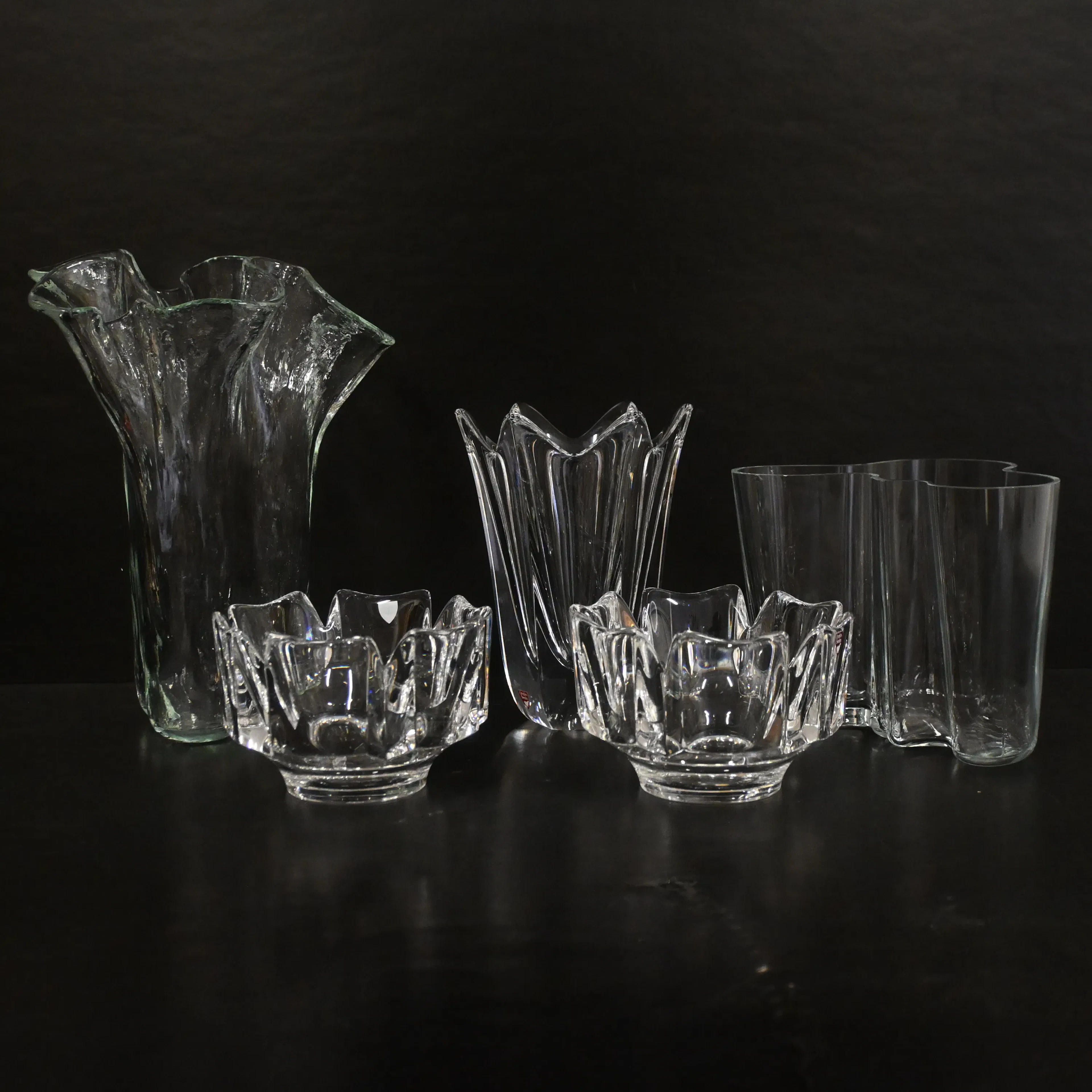 Vas och skålar, fem delar, Orrefors, Iittala och Muurla.