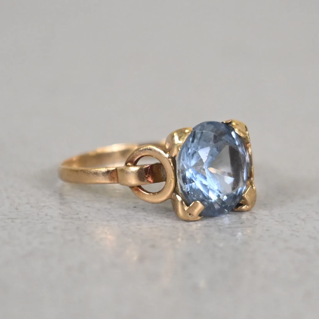 Ring, 18k guld samt sten, Hallbergs Guldsmedsbolag, Köping, 1962.