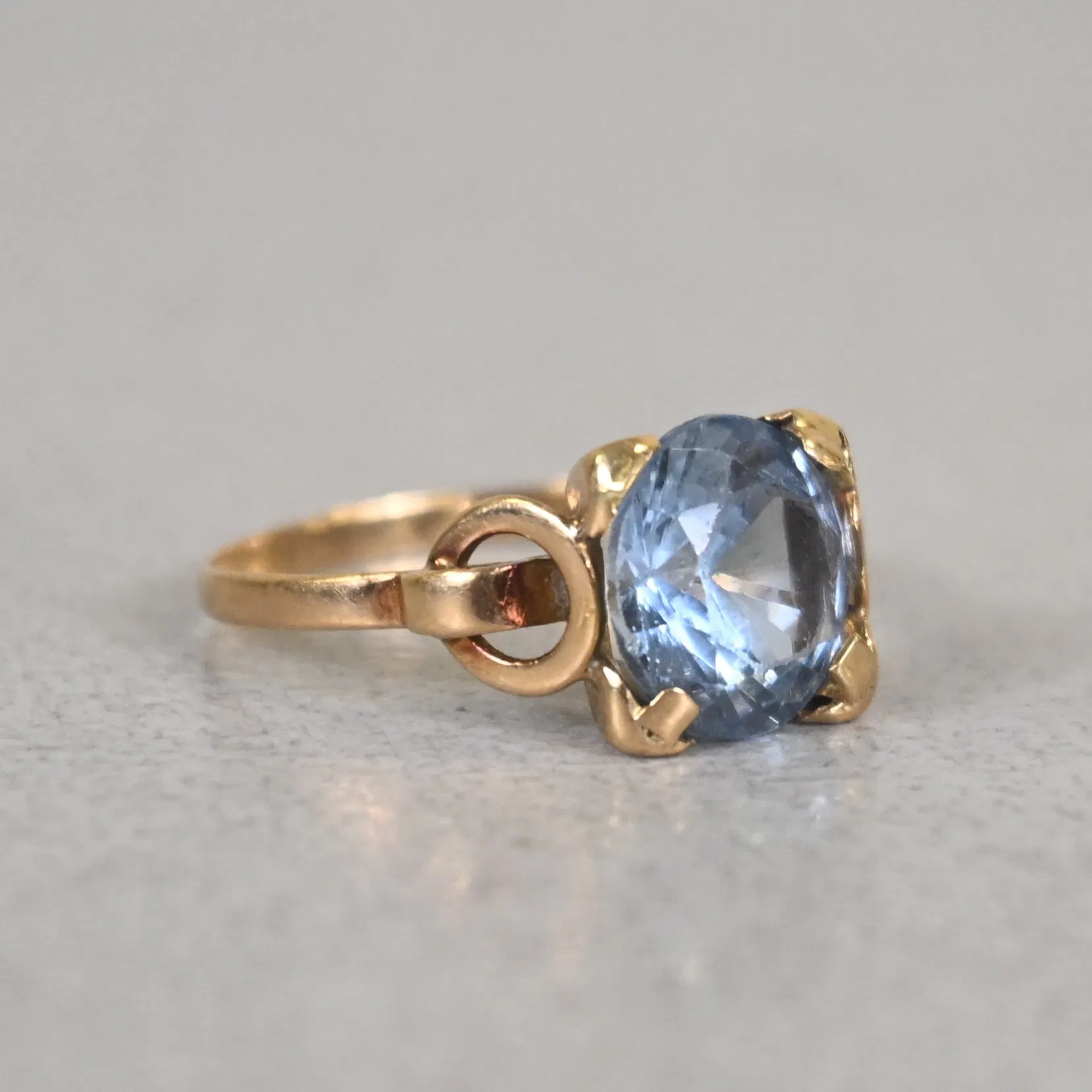 Ring, 18k guld samt sten, Hallbergs Guldsmedsbolag, Köping, 1962.