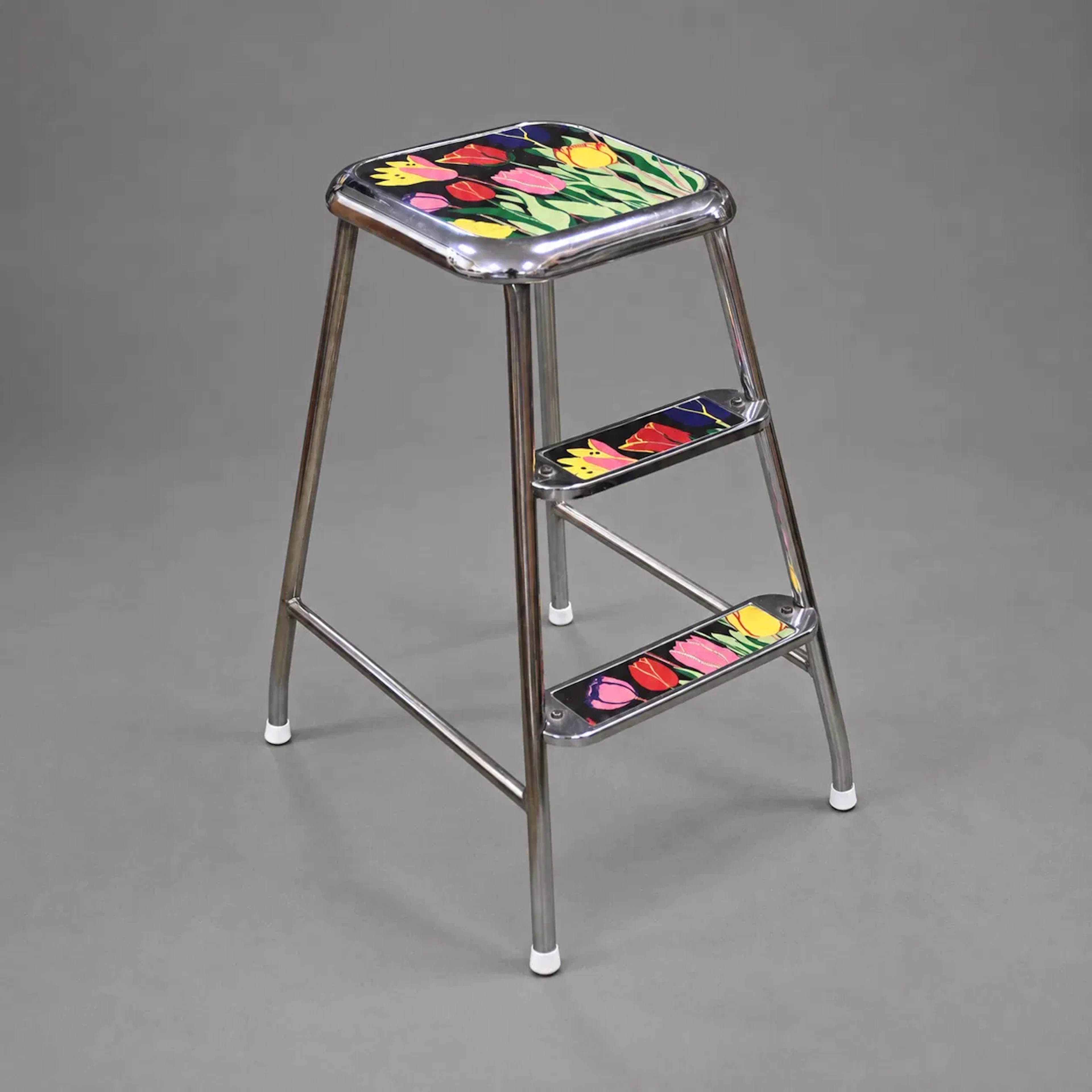 Stegpall, klädd i "Tulpan" av Josef Frank, AWAB, 1900-talets mitt.