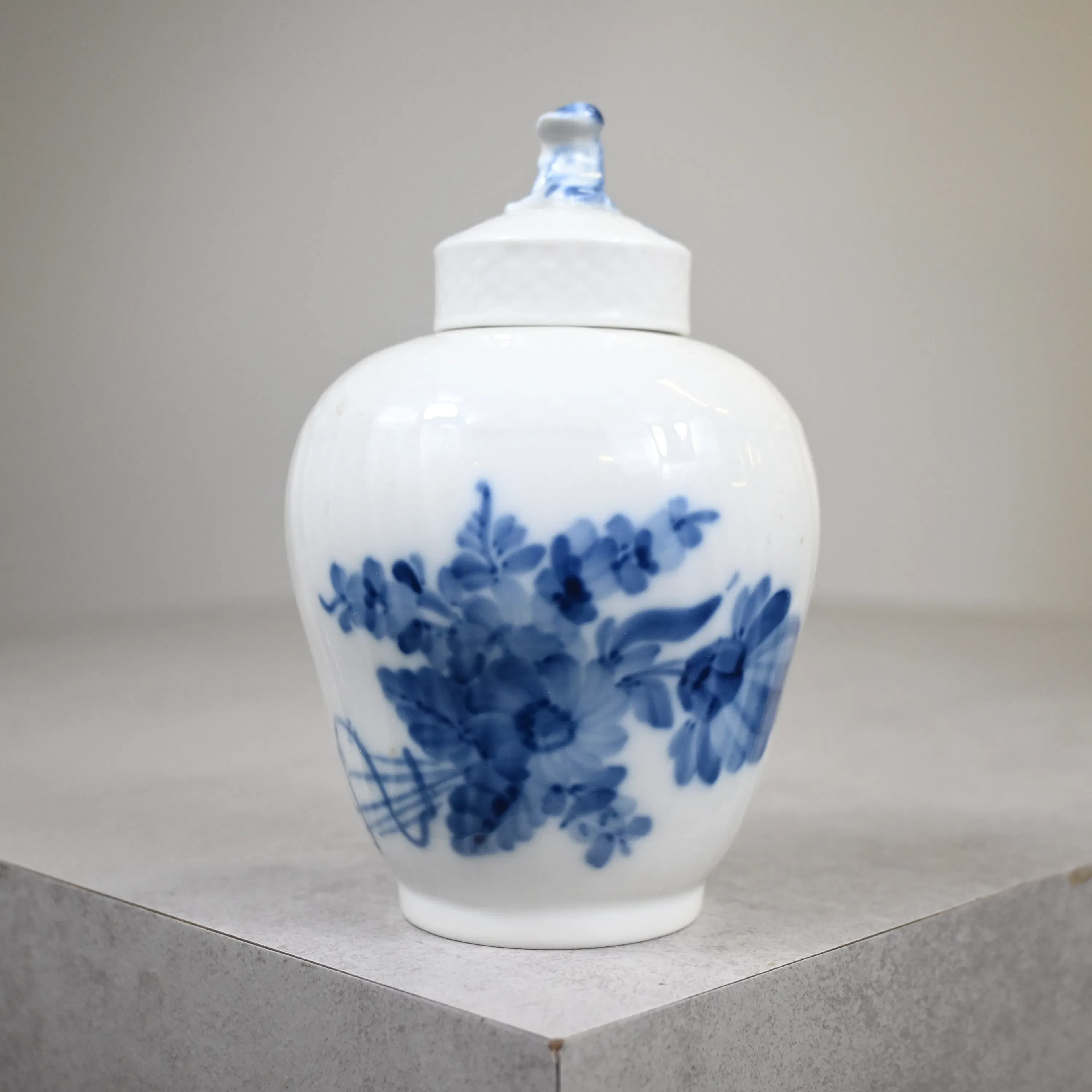 Lockurna, "Blå Blomst", porslin, Royal Copenhagen, Danmark.