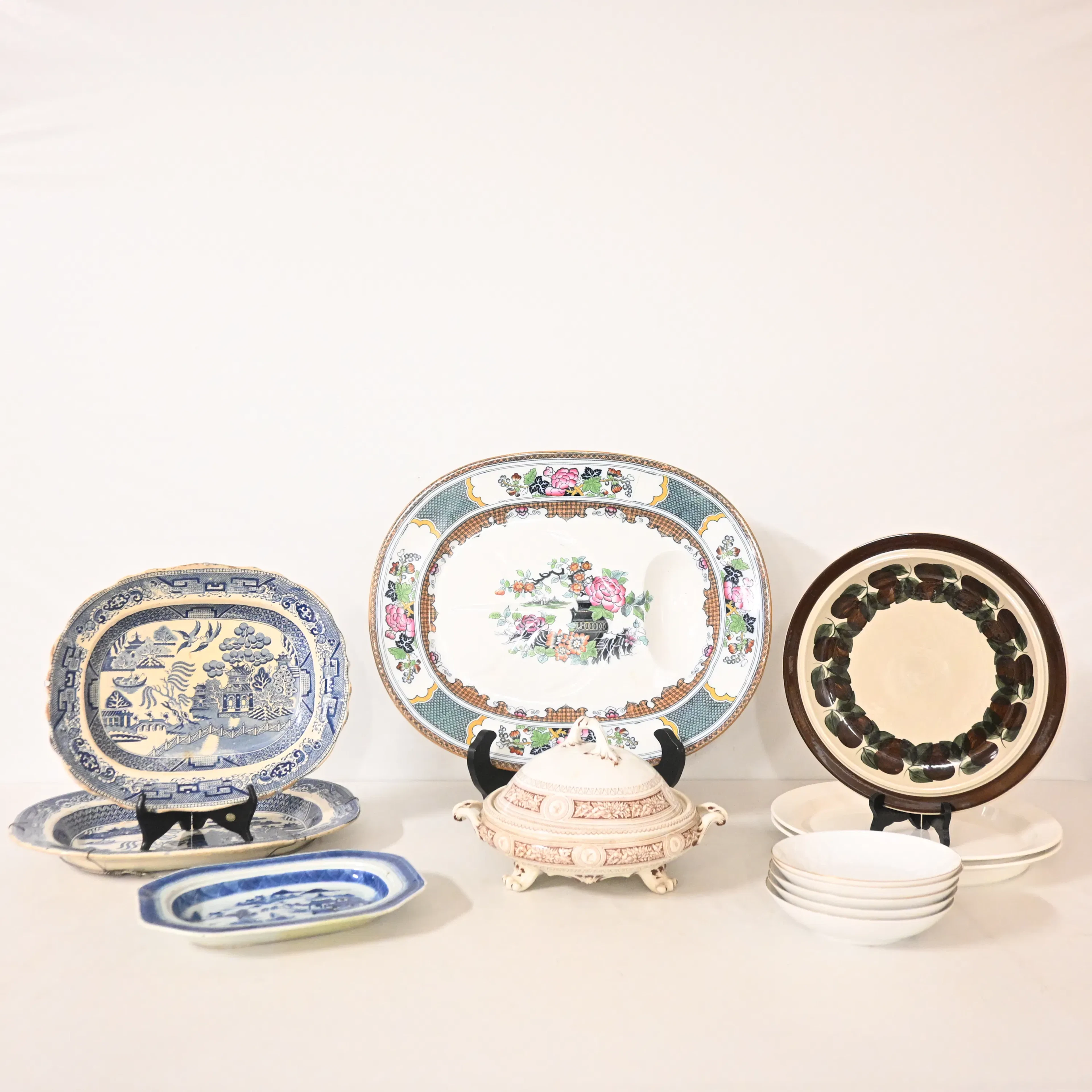 Porslin och flintgods, ett parti, 18/1900-tal.