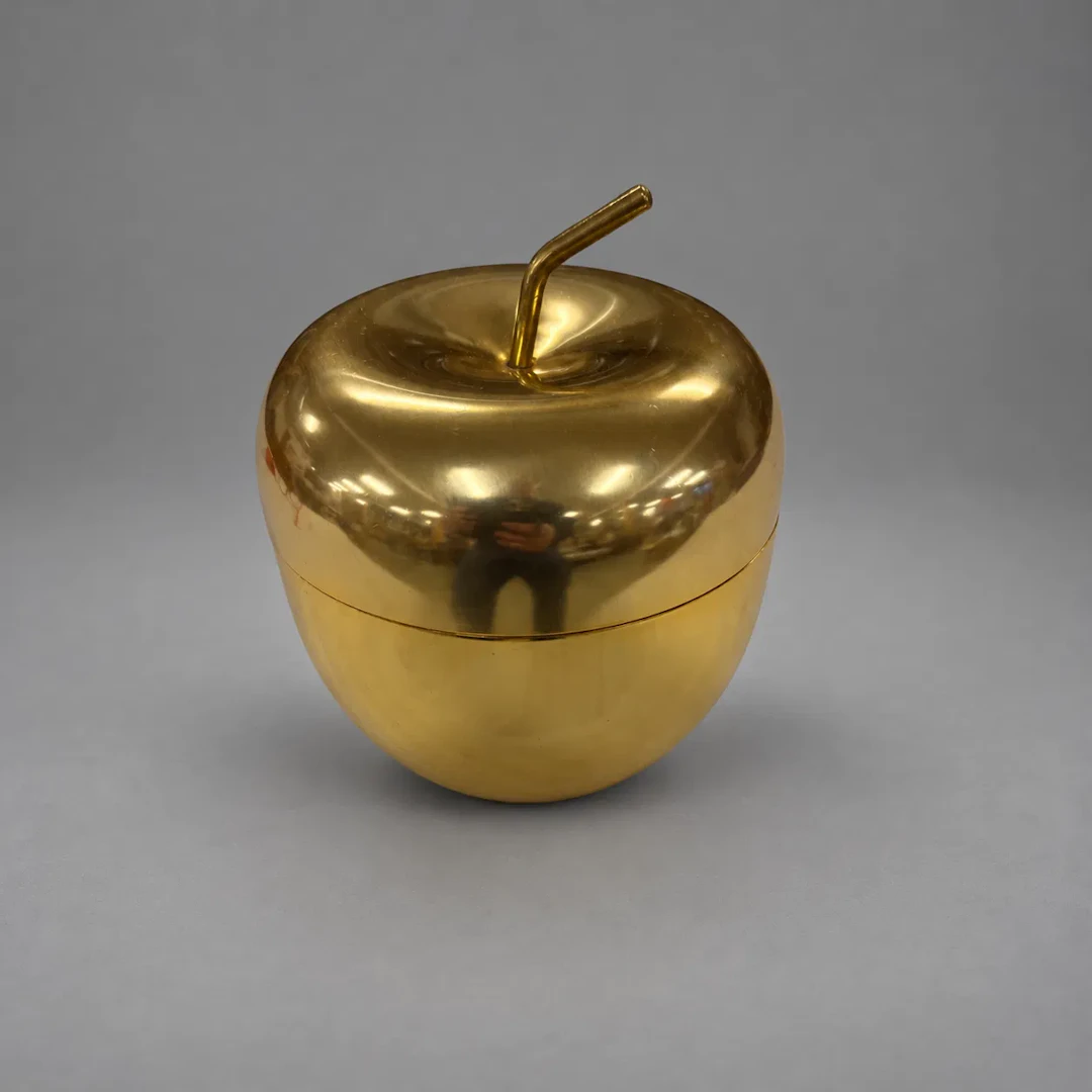 Ishink, metall, i form av ett äpple, Italien, 1970-tal.