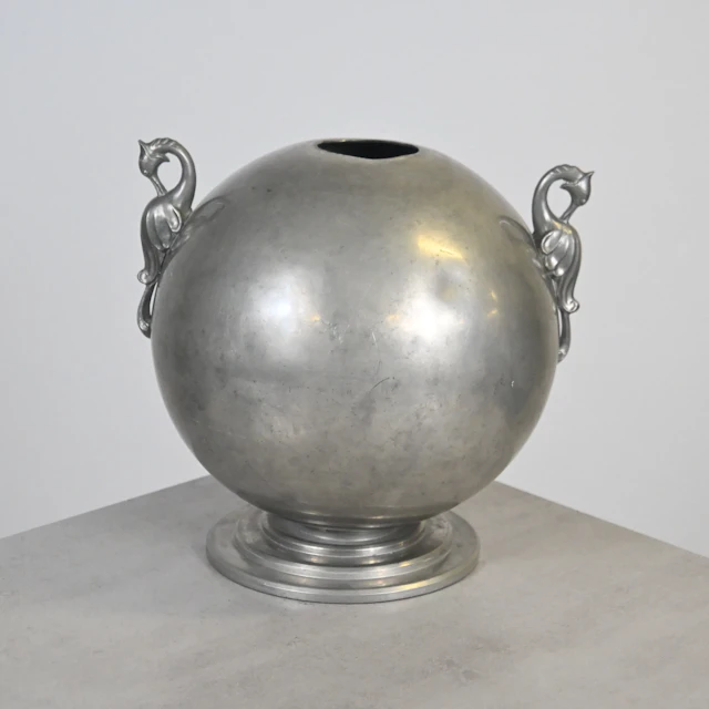 Klotvas med hänklar, tenn, art deco, 1936.