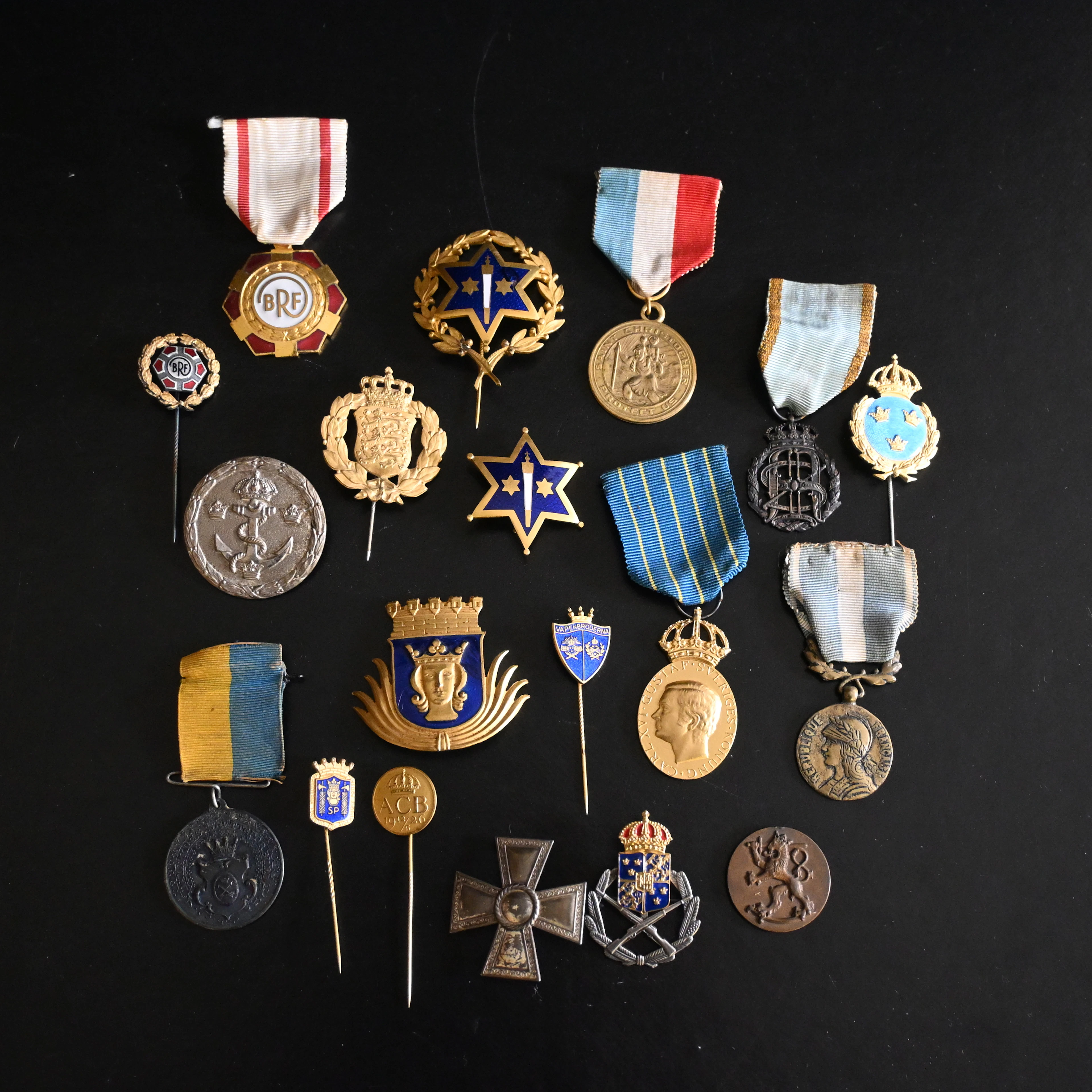 Parti märken och medaljer, Militära.