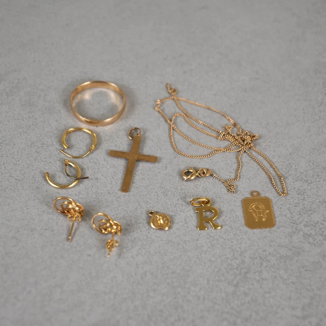 Smycken, 10 delar, 18k guld, 1900-tal.