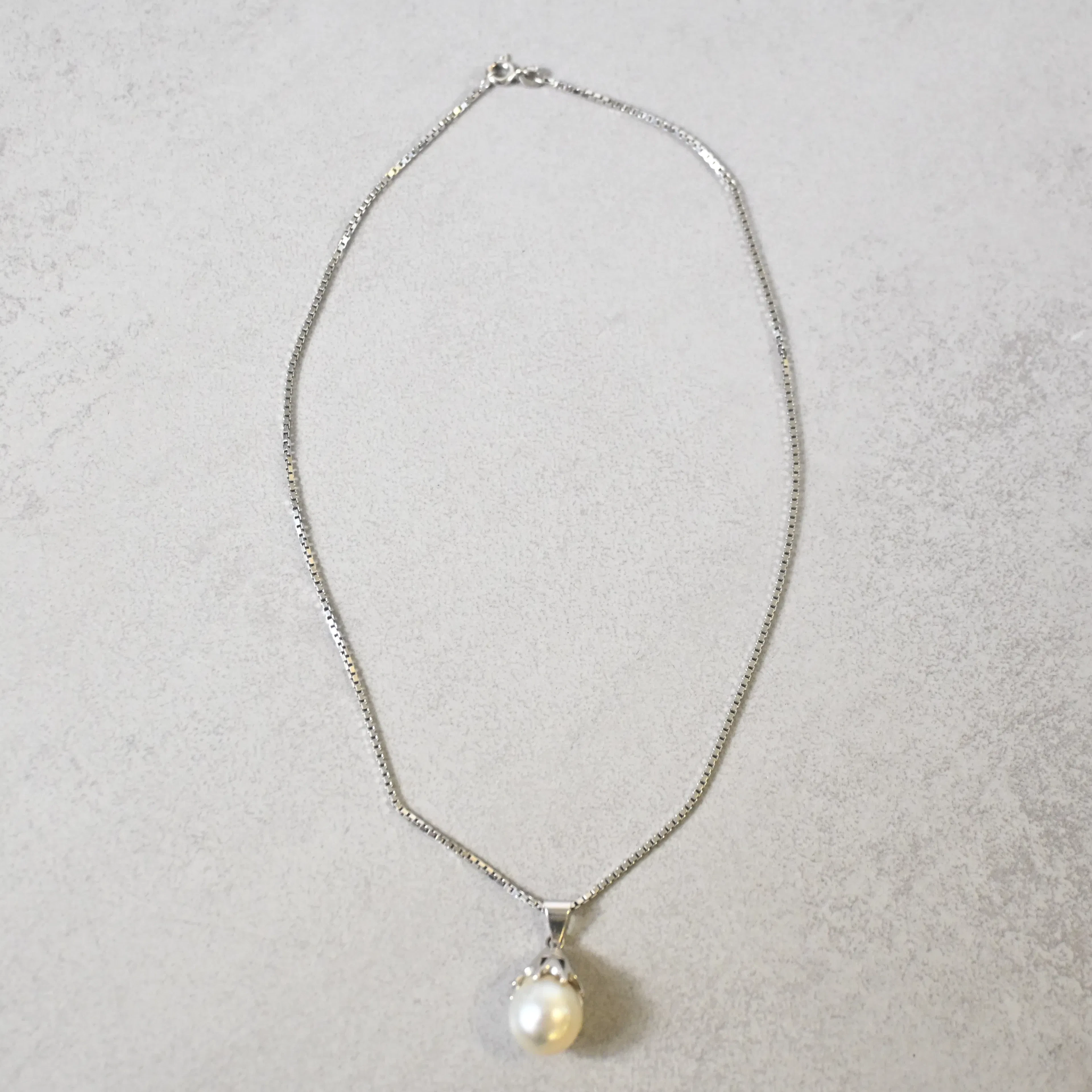 Halsband med hänge, 18k vitguld, 1989.