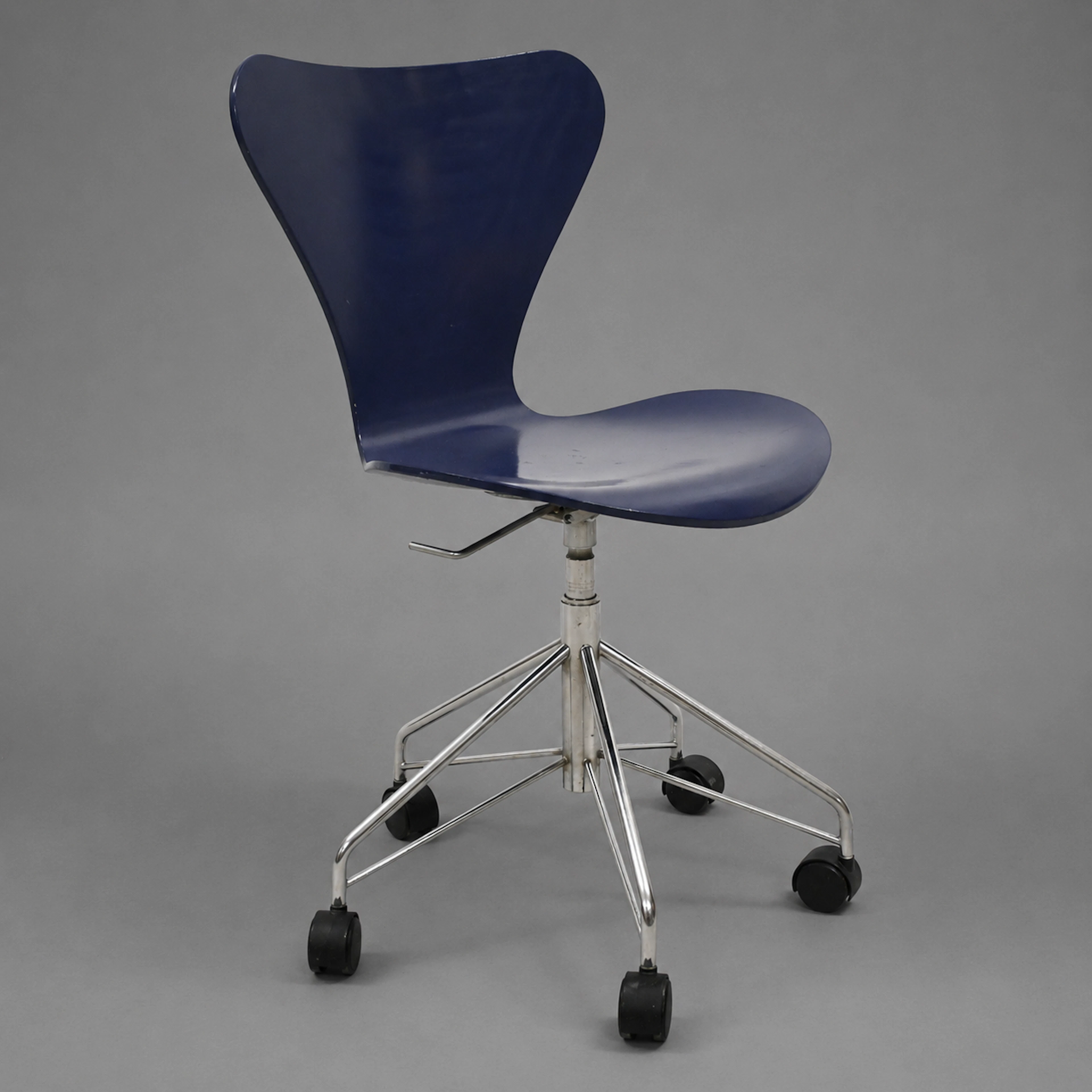 Arne Jacobsen, skrivbordsstol, "Sjuan", Fritz Hansen, Danmark.