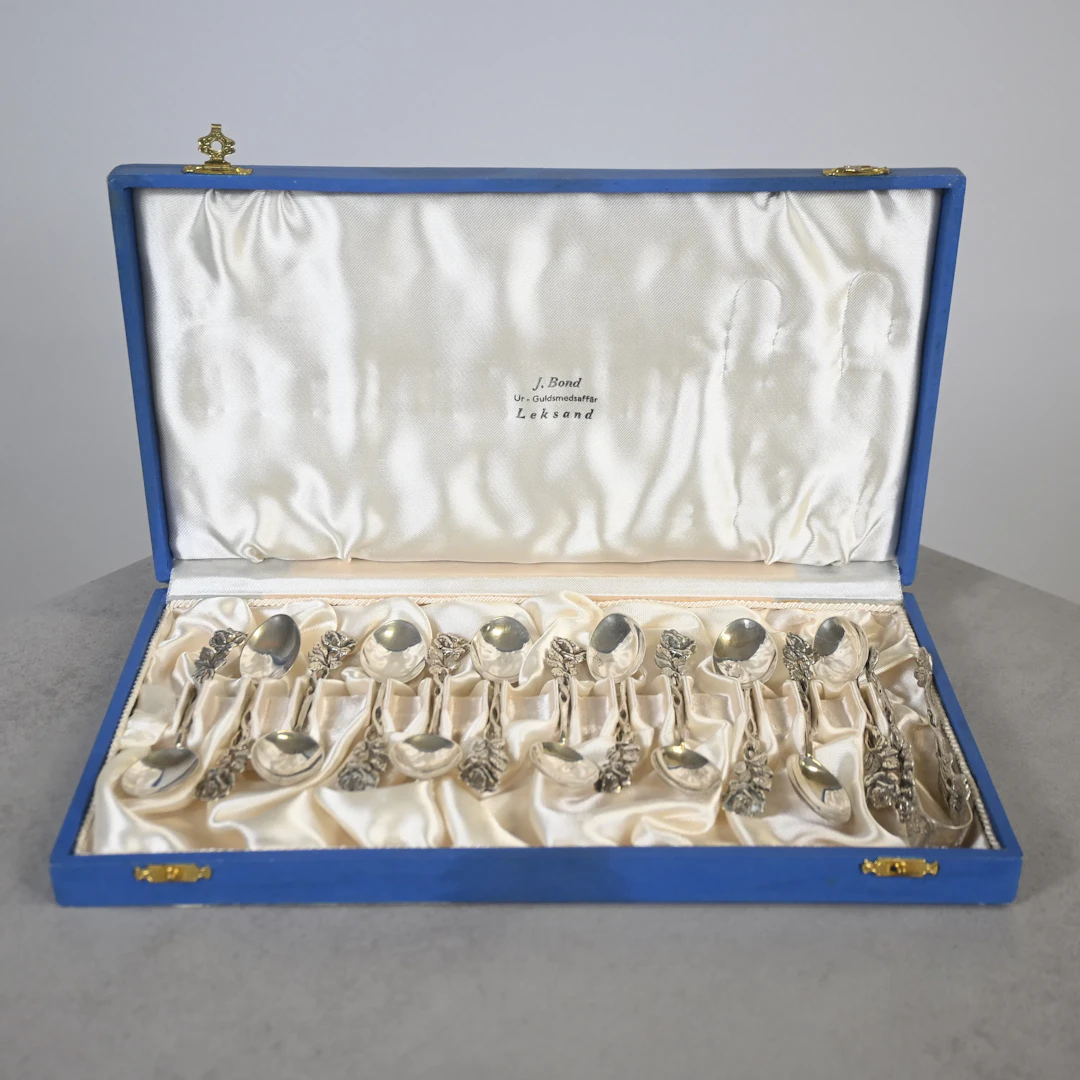 Kaffeskedar, 12st, samt sockertång, silver, 1965.