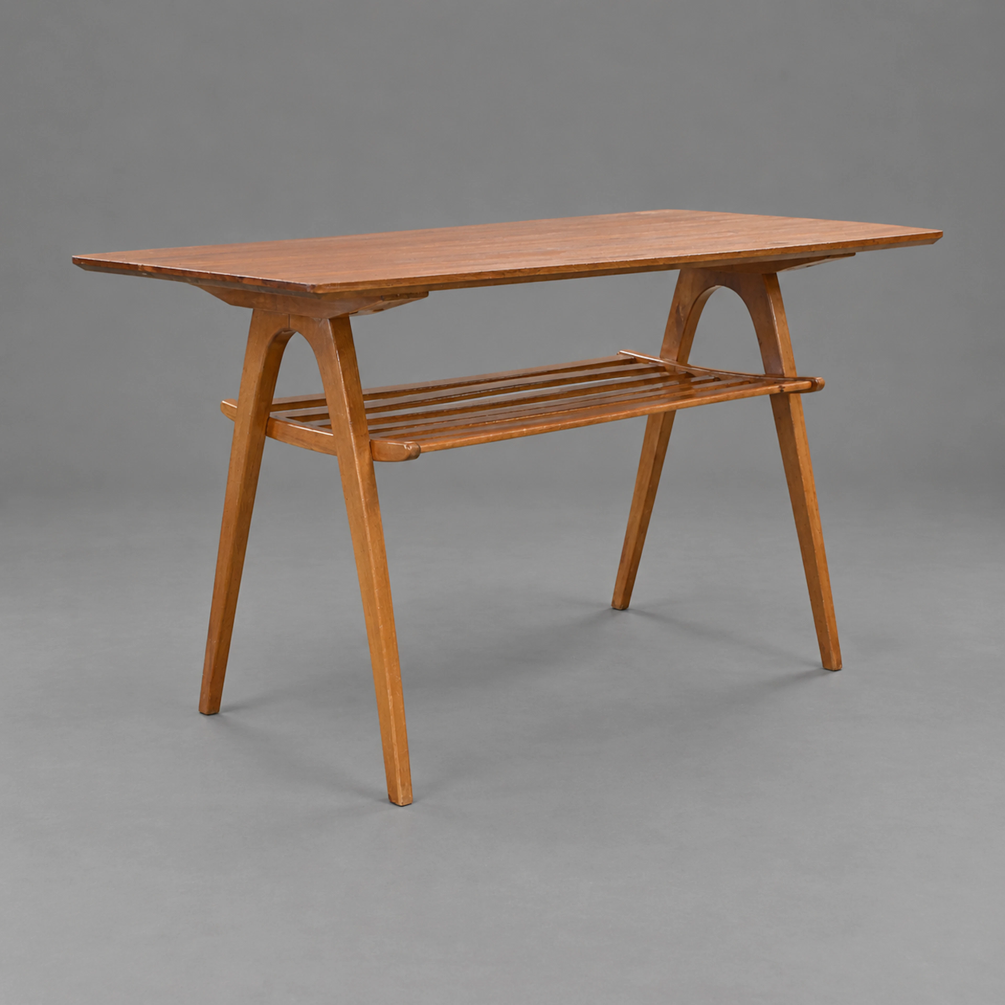 Soffbord med tidningshylla, teak, 1950/60-tal.