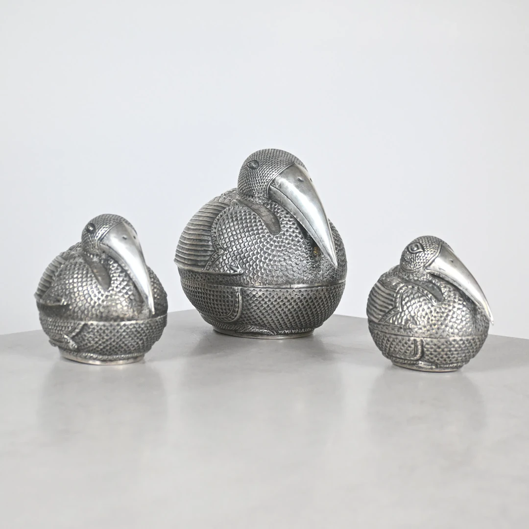 Askar föreställande pelikaner, 3st, silver, Kambodja, 1900-tal.