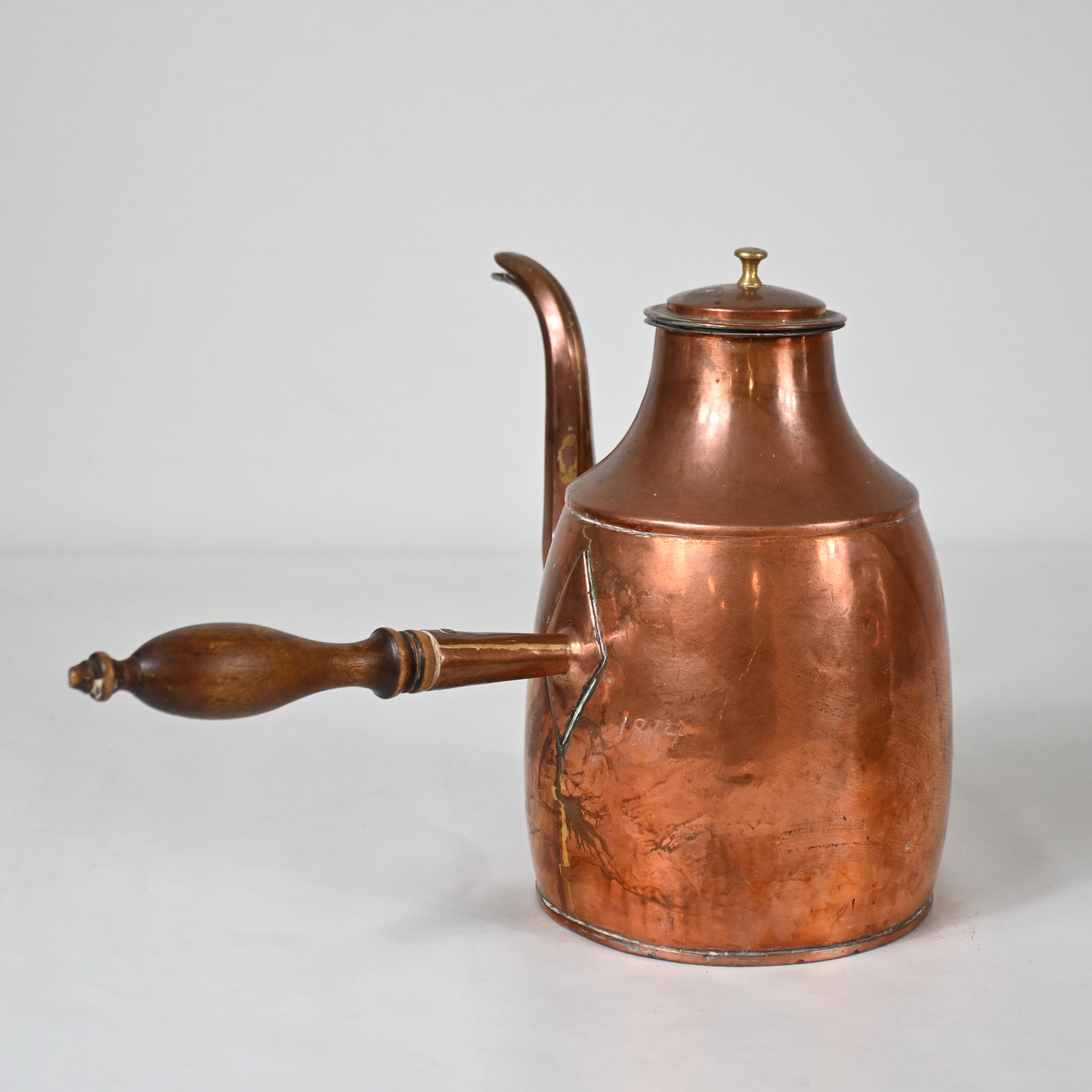 Kaffekanna i koppar, gustaviansk, daterad 1814.