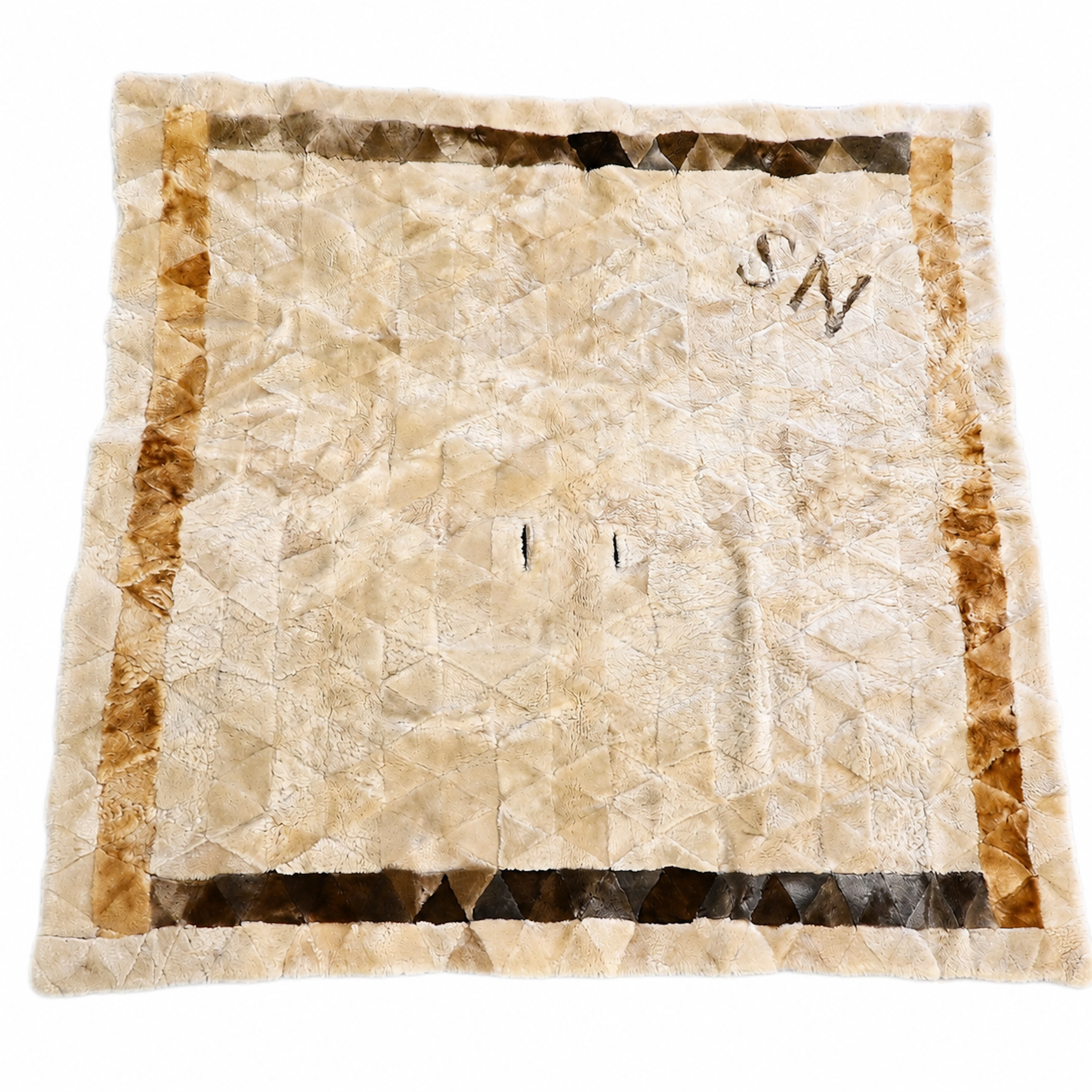 Pläd, patchwork, monogramsignerad.