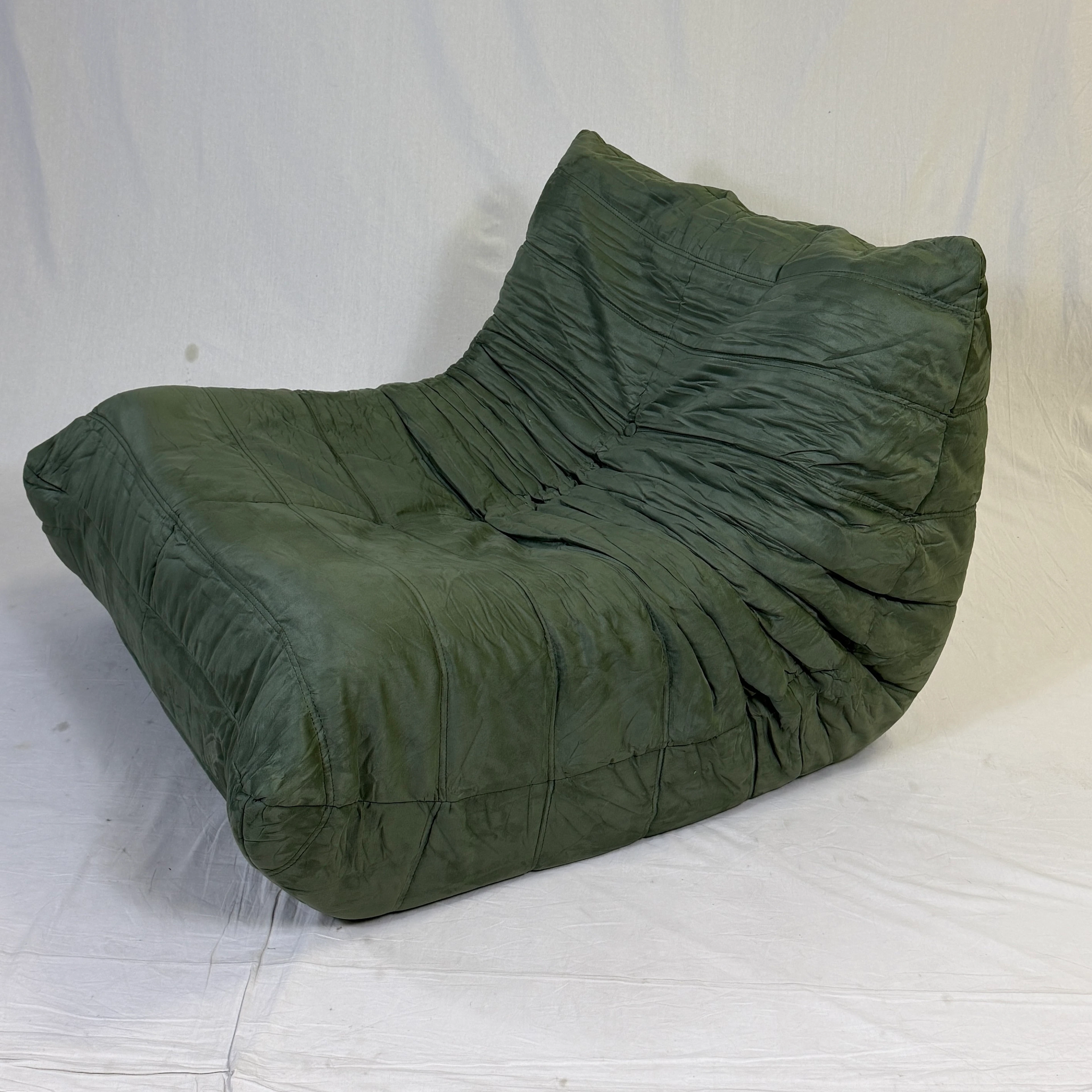 Fåtölj, inspirerad av Michel Ducaroy, “Togo Chair”.