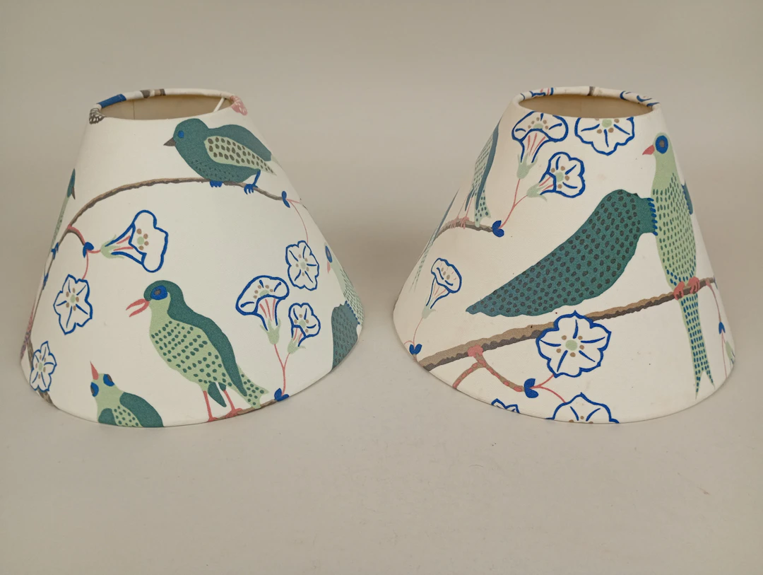 Lampskärmar, med tyg "Gröna fåglar" Josef Frank Firma Svenskt Tenn