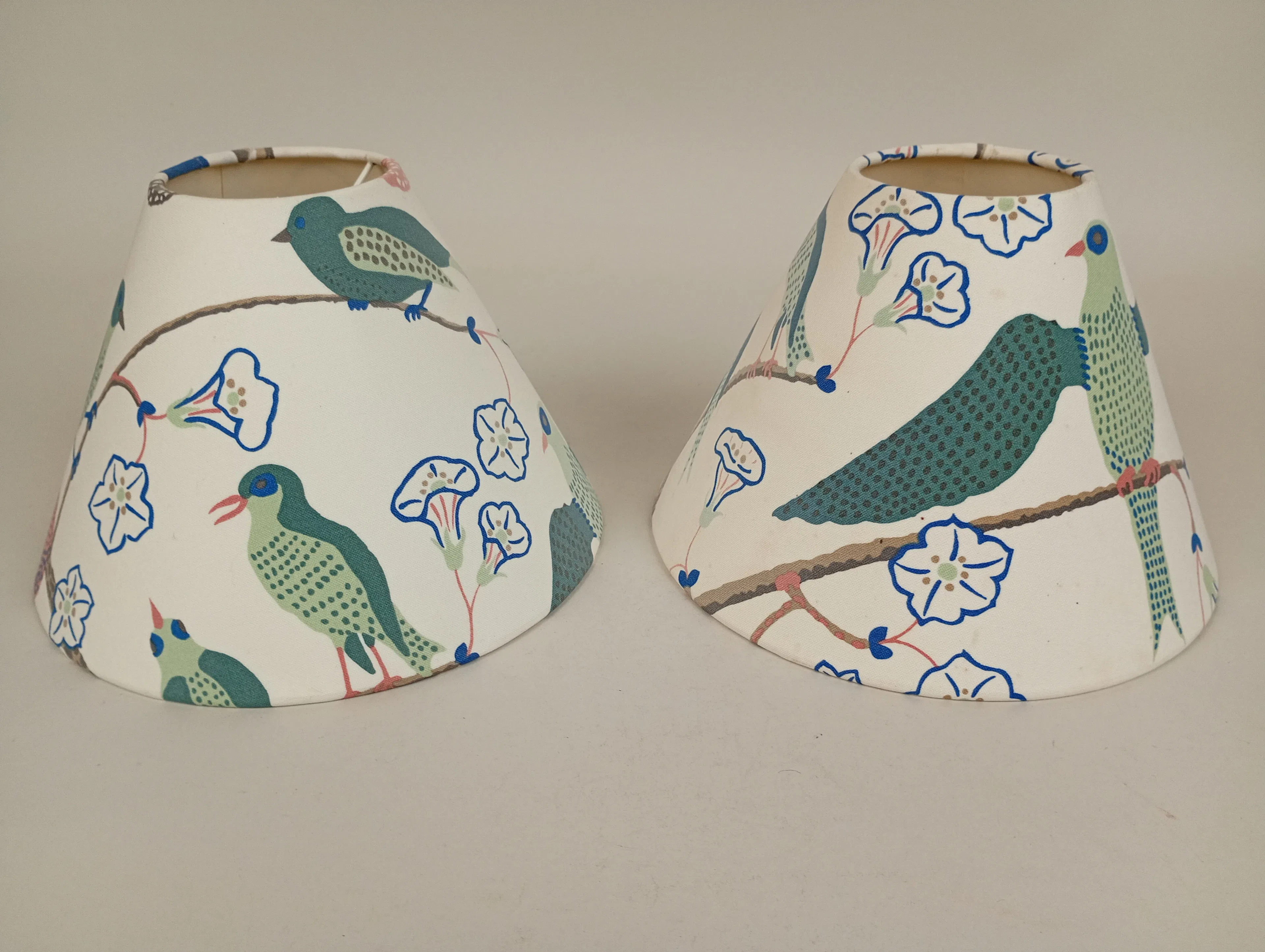 Lampskärmar, med tyg "Gröna fåglar" Josef Frank Firma Svenskt Tenn