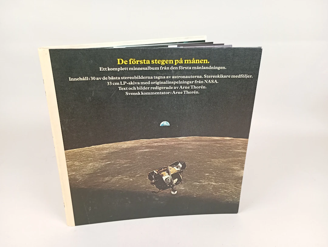 Minnesalbum, "De första stegen på månen" m. stereobilder & LP-skiva
