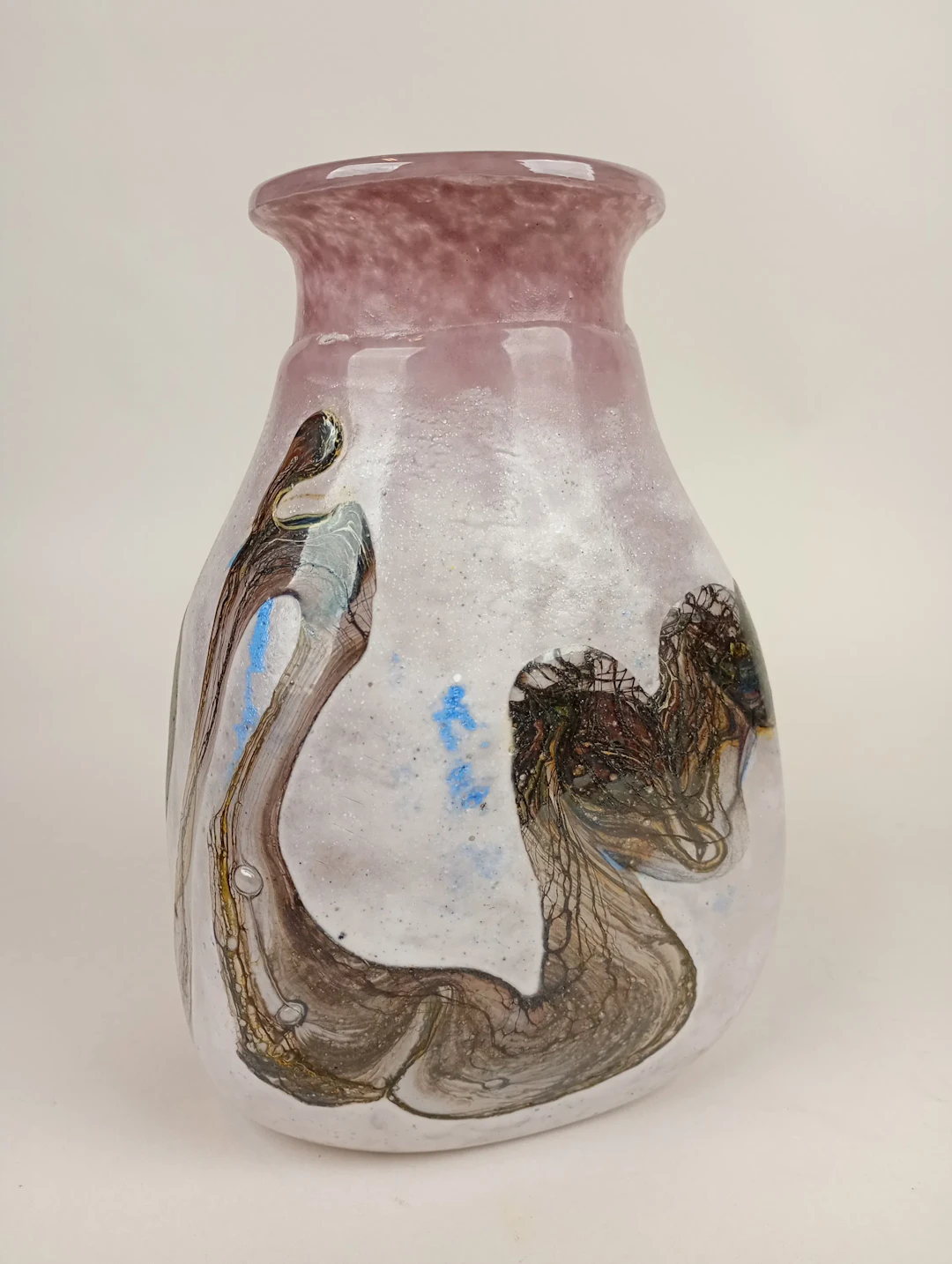 Vas, konstglas, oidentifierad