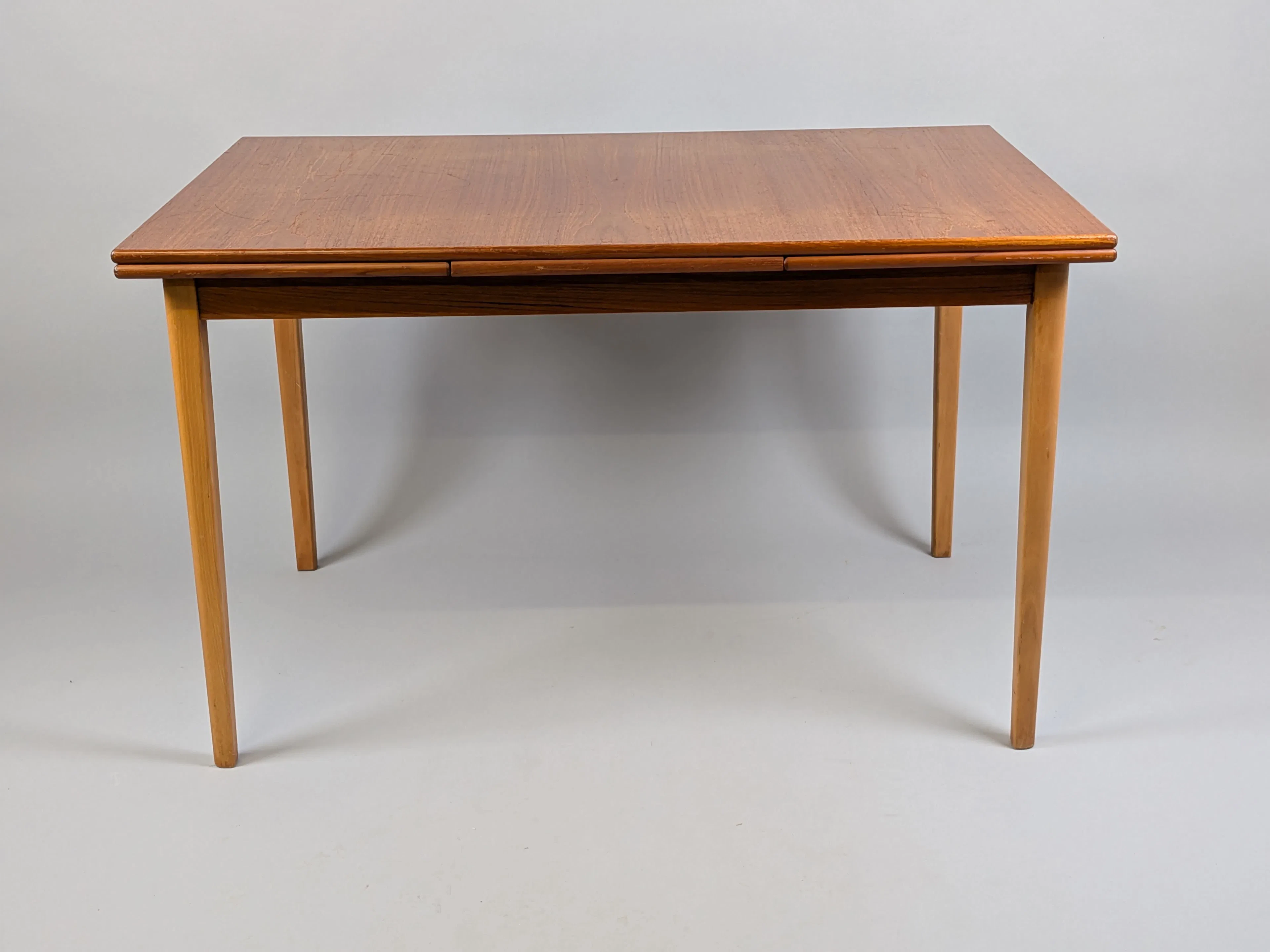 Matbord, teak utfällbart