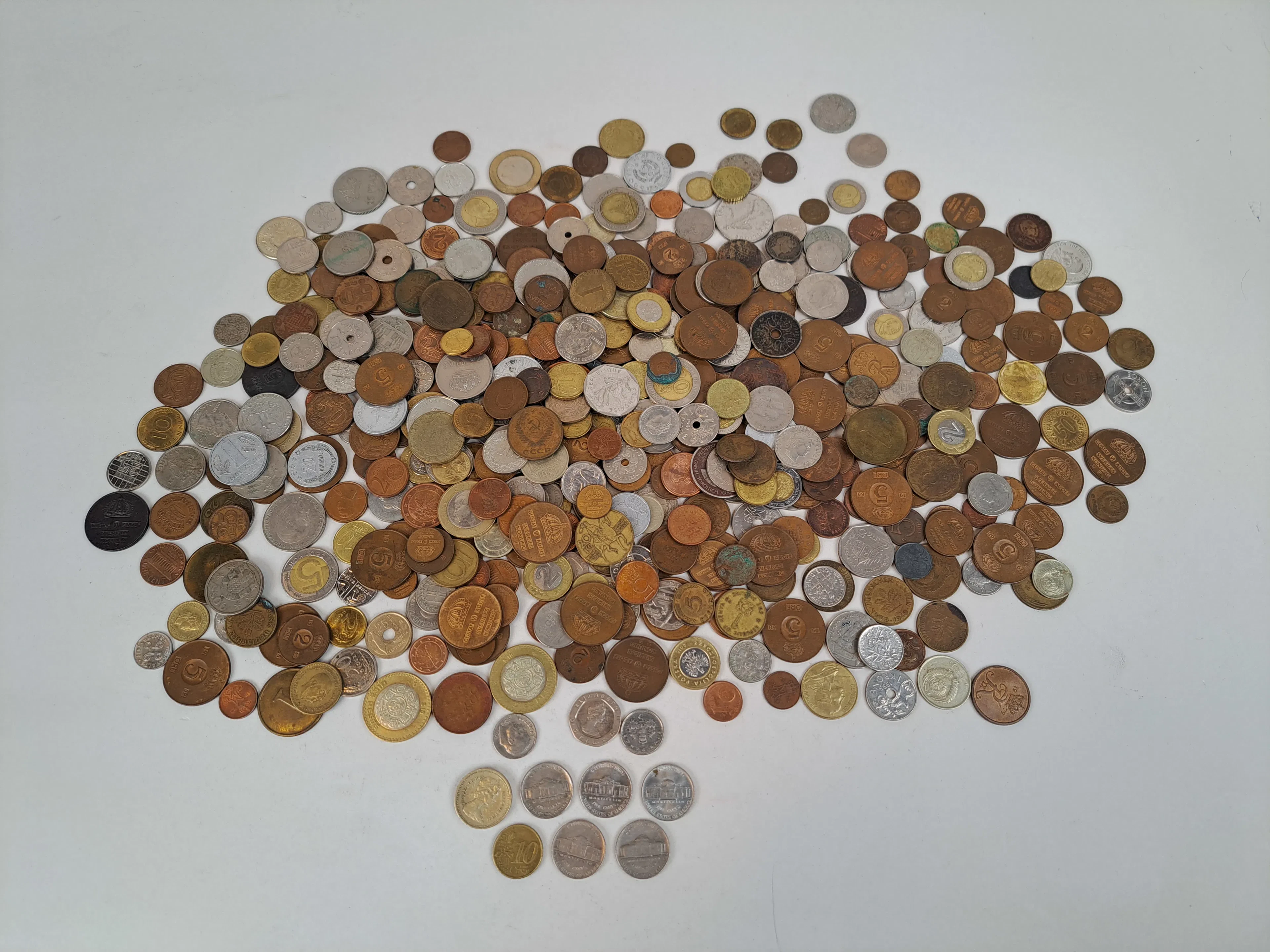 Parti mynt, Världen bl.a. valuta